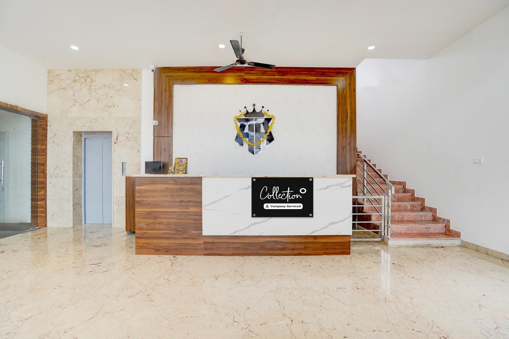 Ground floor: (bedroom(double bed, TV, seating area, air conditioning, Towels incl., telephone), bathroom(bathtub or shower, shower, washbasin, toilet, shampoo, body soap, hot water))