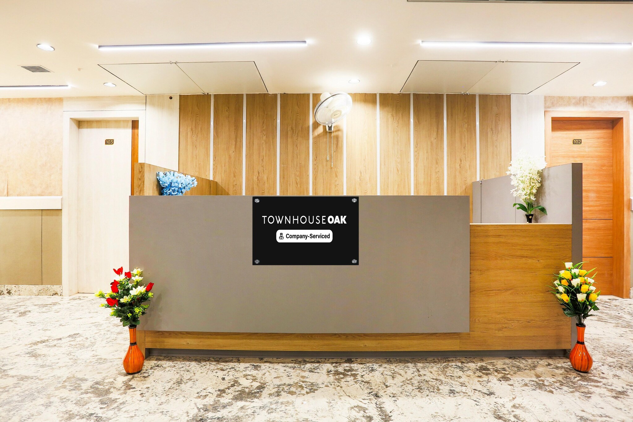 Ground floor: (bedroom(double bed, TV, seating area, air conditioning, Towels incl., telephone), bathroom(bathtub or shower, shower, washbasin, toilet, shampoo, body soap, hot water), parking, lift)