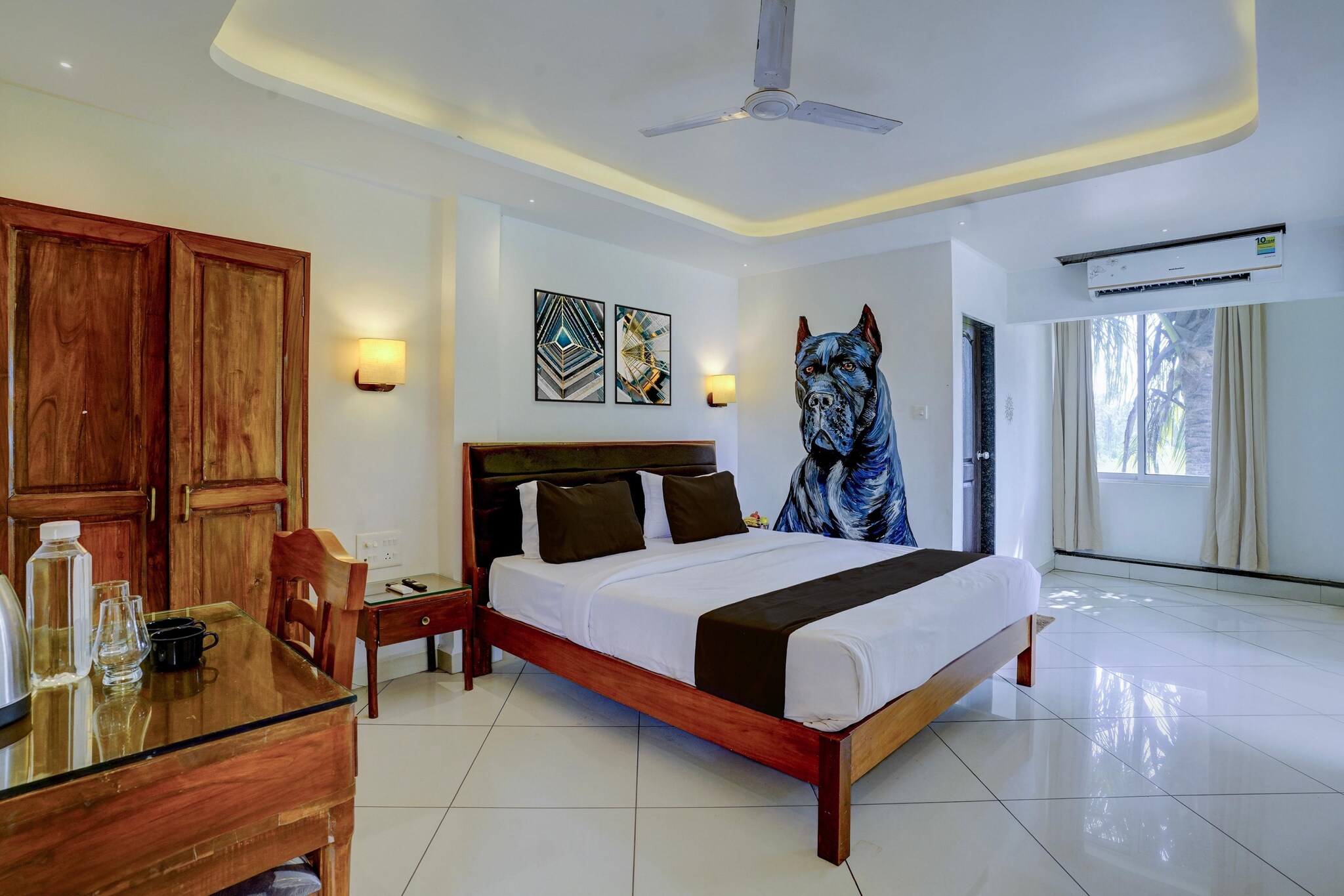 Situated within 9.4 km of Chapora Fort and 18 km of Thivim railway station, Collection O Siolim Formerly Celeb Da Luna features rooms with air conditioning and a private bathroom in Agarvado. With free WiFi, this 3-star hotel offers room service and a 24-hour front desk. The hotel has family rooms.
The rooms at the hotel are fitted with a seating area, a flat-screen TV with satellite channels and a private bathroom with free toiletries and a bath or shower. Guest rooms have a desk.
Tiracol Fort is 24 km from Collection O Siolim Formerly Celeb Da Luna, while Basilica Of Bom Jesus is 31 km from the property. Manohar Parrikar International Airport is 20 km away.
Unmarried couples are warmly welcome at this property.
Guests with local ID proof are warmly welcome.
Early Check-In Policy: A full day’s room rate will be charged for check-ins before 6:00 AM. Complimentary early check-in is available between 6:00 AM and 10:00 AM, subject to room availability.
Check-in is only available to guests aged 18 and above. Please provide a government-issued ID to confirm your age.