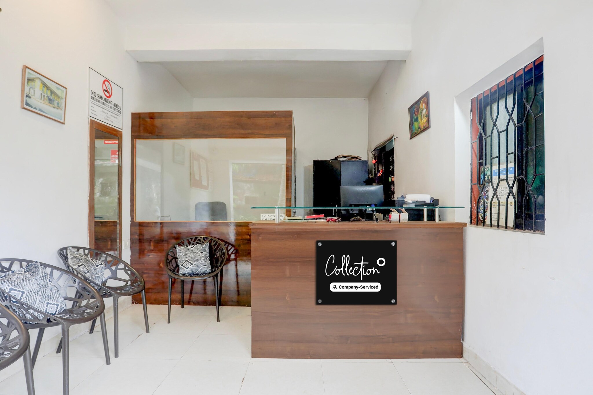 Ground floor: (bedroom(double bed, TV, seating area, air conditioning, telephone), bathroom(bathtub or shower, washbasin, toilet, Towels incl., shampoo, body soap, hot water))