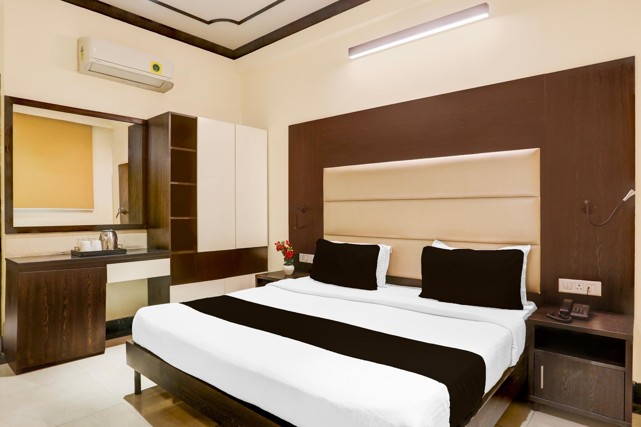 Super Townhouse Sushant Lok Phase 1
