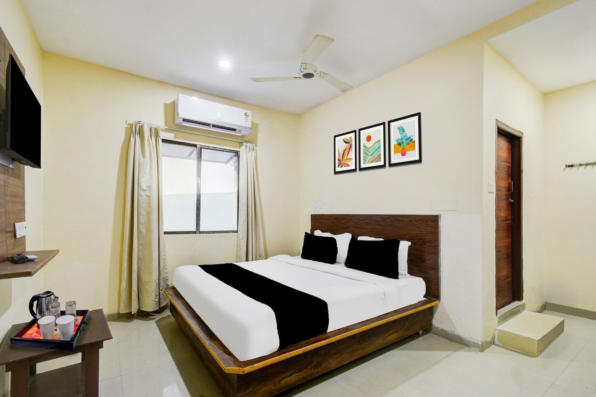 Situated in Hyderabad, within 1.8 km of AP State Archaeology Museum and 4 km of Ravindra Bharathi, Super Collection O Abids Hyderabad Formerly Varaahi Inn features accommodation with a shared lounge and free WiFi throughout the property as well as free private parking for guests who drive. The property is set 5.5 km from Charminar, 5.7 km from Mecca Masjid and 6 km from Chowmahalla Palace. The accommodation offers room service, a 24-hour front desk and luggage storage for guests.
All rooms at the hotel are fitted with a seating area, a flat-screen TV with satellite channels and a private bathroom with free toiletries and a bath or shower. All units at Super Collection O Abids Hyderabad Formerly Varaahi Inn have air conditioning and a desk.
Unmarried couples are warmly welcome at this property.
Guests with local ID proof are warmly welcome.
Early Check-In Policy: A full day’s room rate will be charged for check-ins before 6:00 AM. Complimentary early check-in is available between 6:00 AM and 10:00 AM, subject to room availability.
Check-in is only available to guests aged 18 and above. Please provide a government-issued ID to confirm your age.