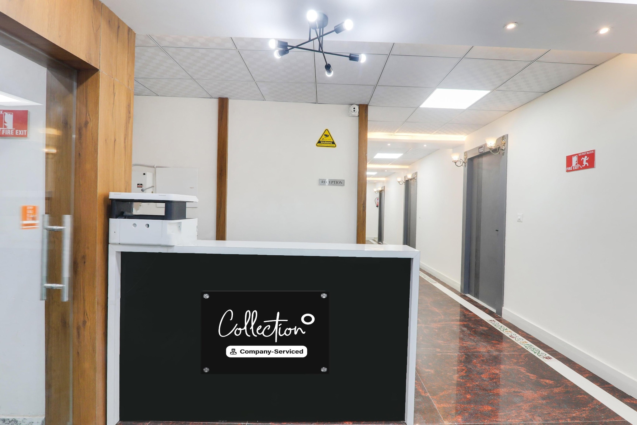 Ground floor: (bedroom(double bed, TV, seating area, air conditioning, Towels incl., telephone), bathroom(bathtub or shower, shower, washbasin, toilet, shampoo, body soap, hot water), parking, lift)