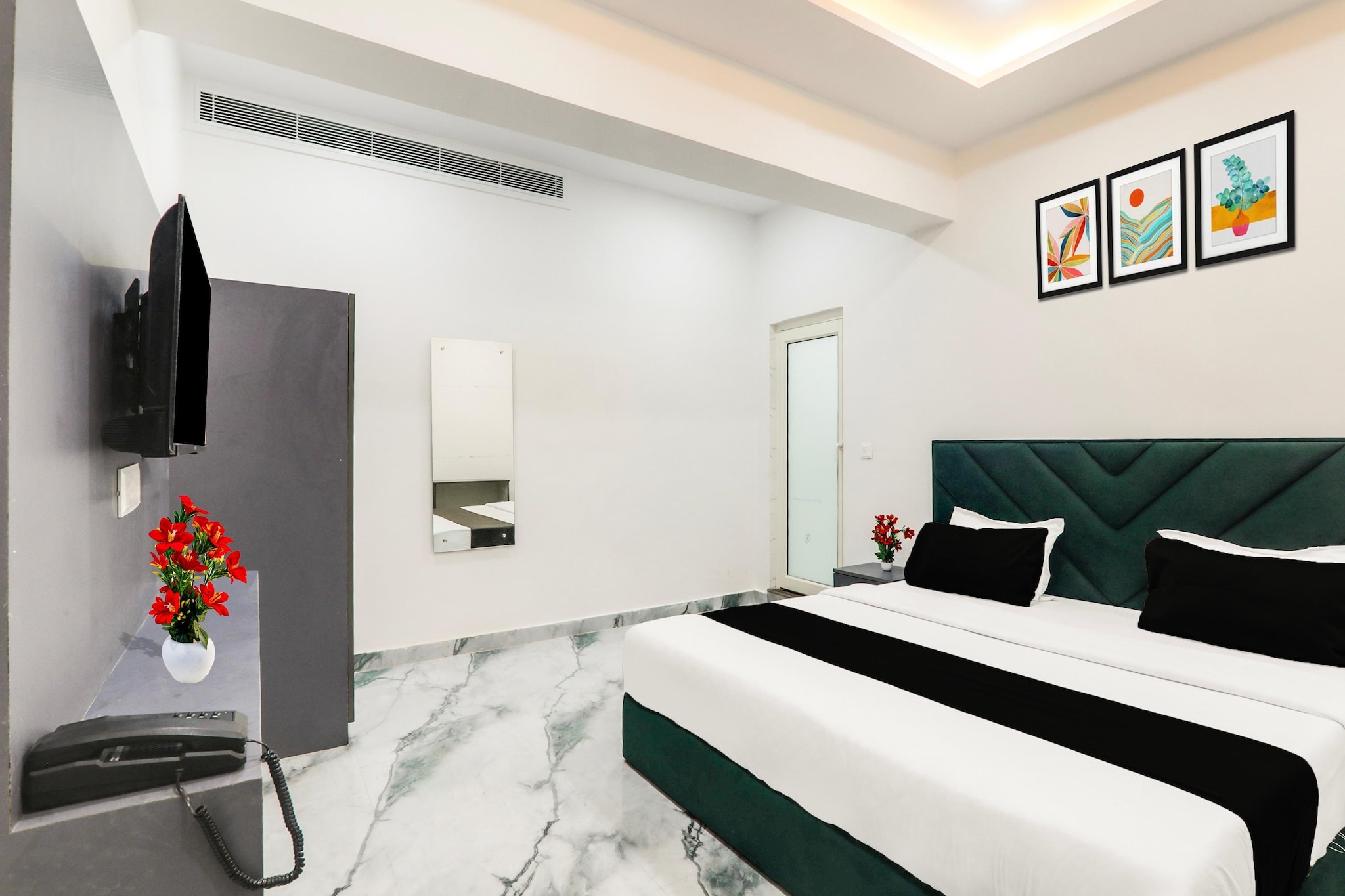 Comfortable Accommodations: Super Collection O Quila Road Formerly JR Inn in Lucknow offers family rooms with air-conditioning, private bathrooms, work desks, and seating areas. Each room includes free toiletries, a bath or shower, TV, and tiled floors.

Essential Facilities: Guests enjoy free WiFi, a lift, 24-hour front desk, daily housekeeping service, room service, and luggage storage. The hotel provides a welcoming environment with English and Hindi spoken at reception.

Prime Location: Located 5 km from Chaudhary Charan Singh International Airport, the hotel is 12 km from Lucknow University, 7 km from Lucknow Junction Railway Station, 11 km from KD Singh Stadium, 13 km from Ambedkar Park, and 17 km from Indira Gandhi Pratishthan.

Couples in particular like the location – they rated it 9.6 for a two-person trip.

1.Unmarried couples are warmly welcome at this property.
2. Guests with local ID proof are warmly welcome.
3.Foreign guests are welcome and allowed to stay at this property without any restrictions

4.Early Check-In Policy: A full day’s room rate will be charged for check-ins before 6:00 AM. Complimentary early check-in is available between 6:00 AM and 10:00 AM, subject to room availability.

5.Check-in is only available to guests aged 18 and above. Please provide a government-issued ID to confirm your age.