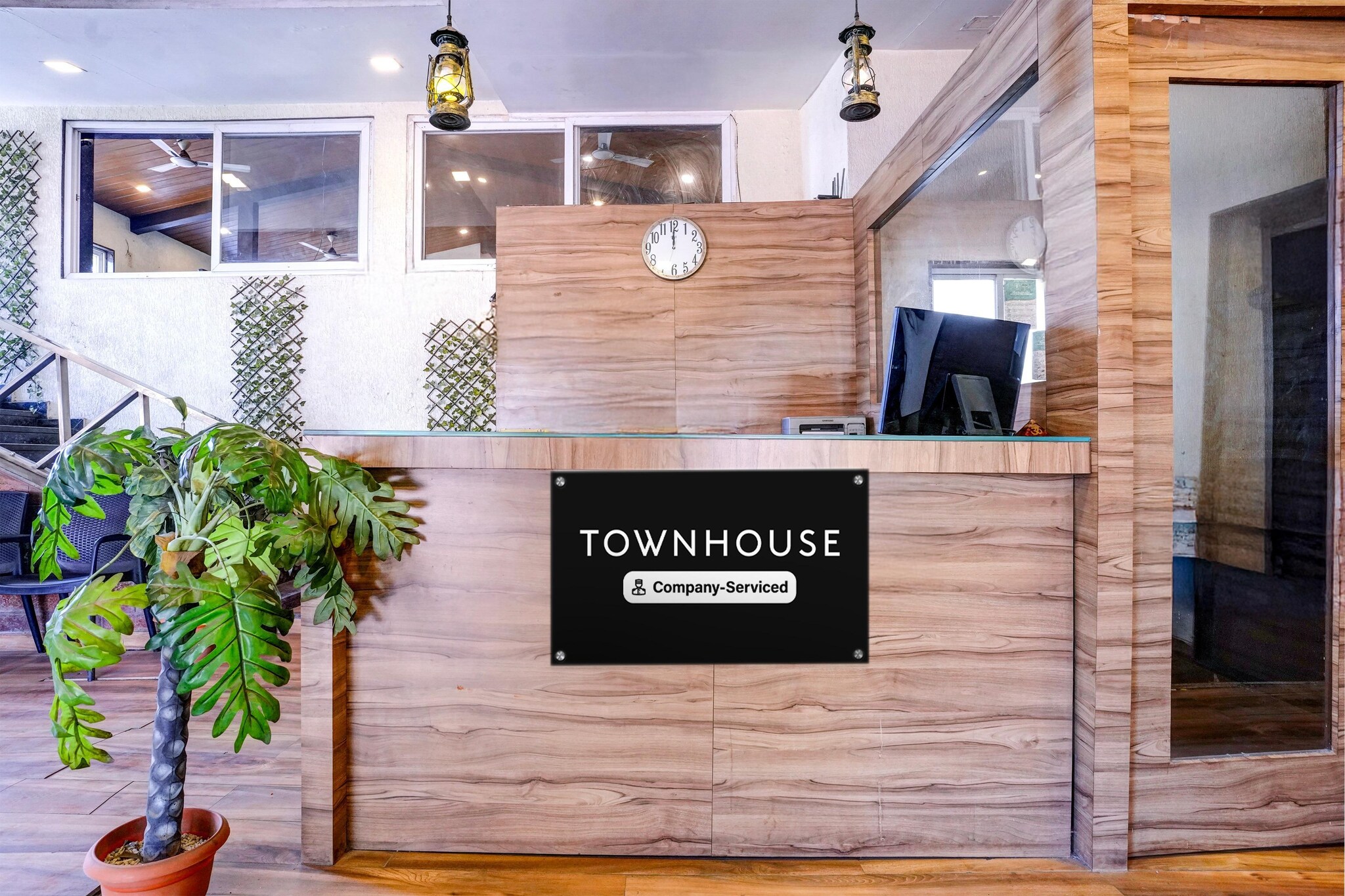 Ground floor: (bedroom(double bed, TV, seating area, air conditioning, Towels incl., telephone), bathroom(bathtub or shower, shower, washbasin, toilet, shampoo, body soap, hot water))