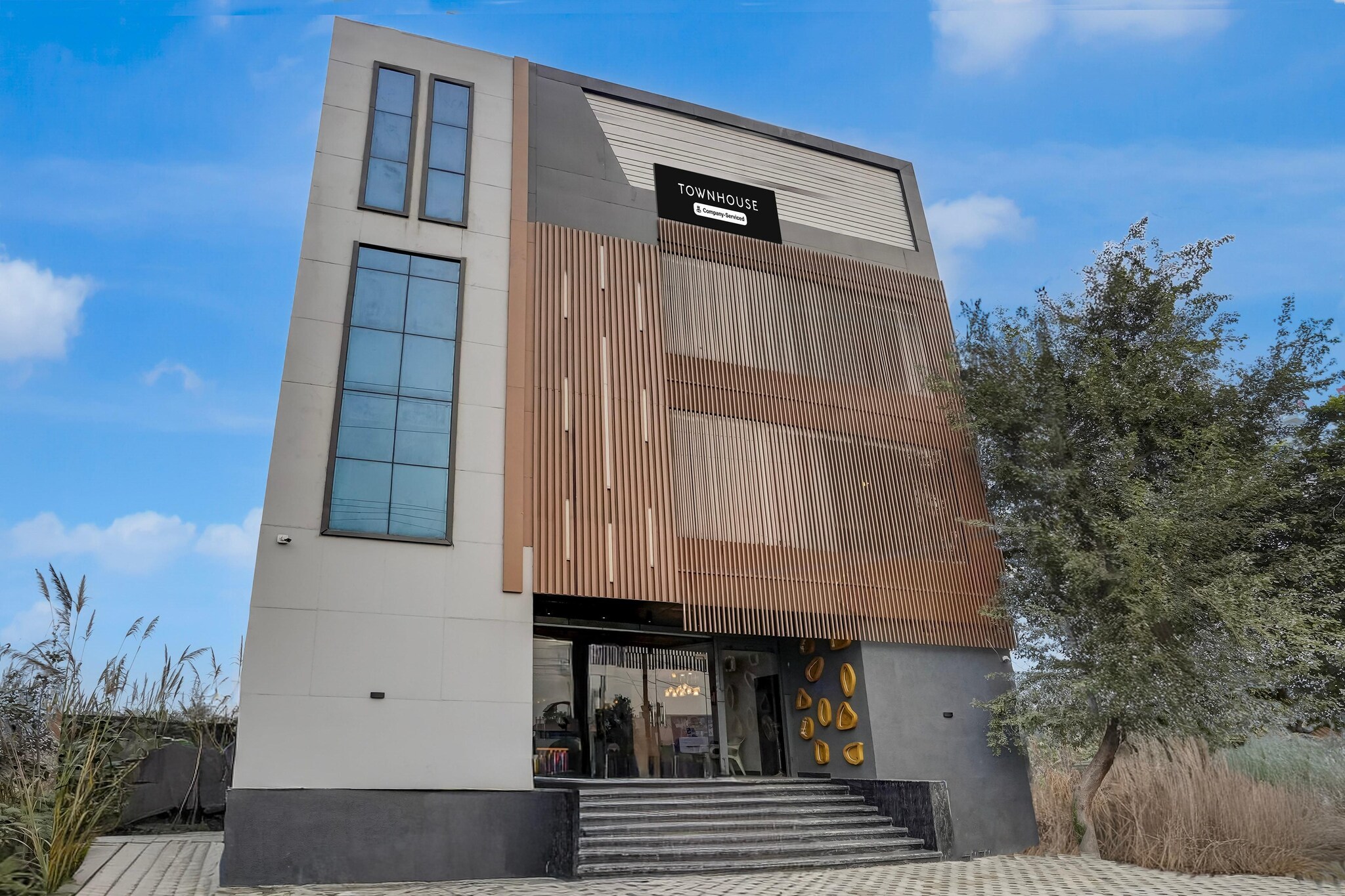 Super Townhouse Subharti University