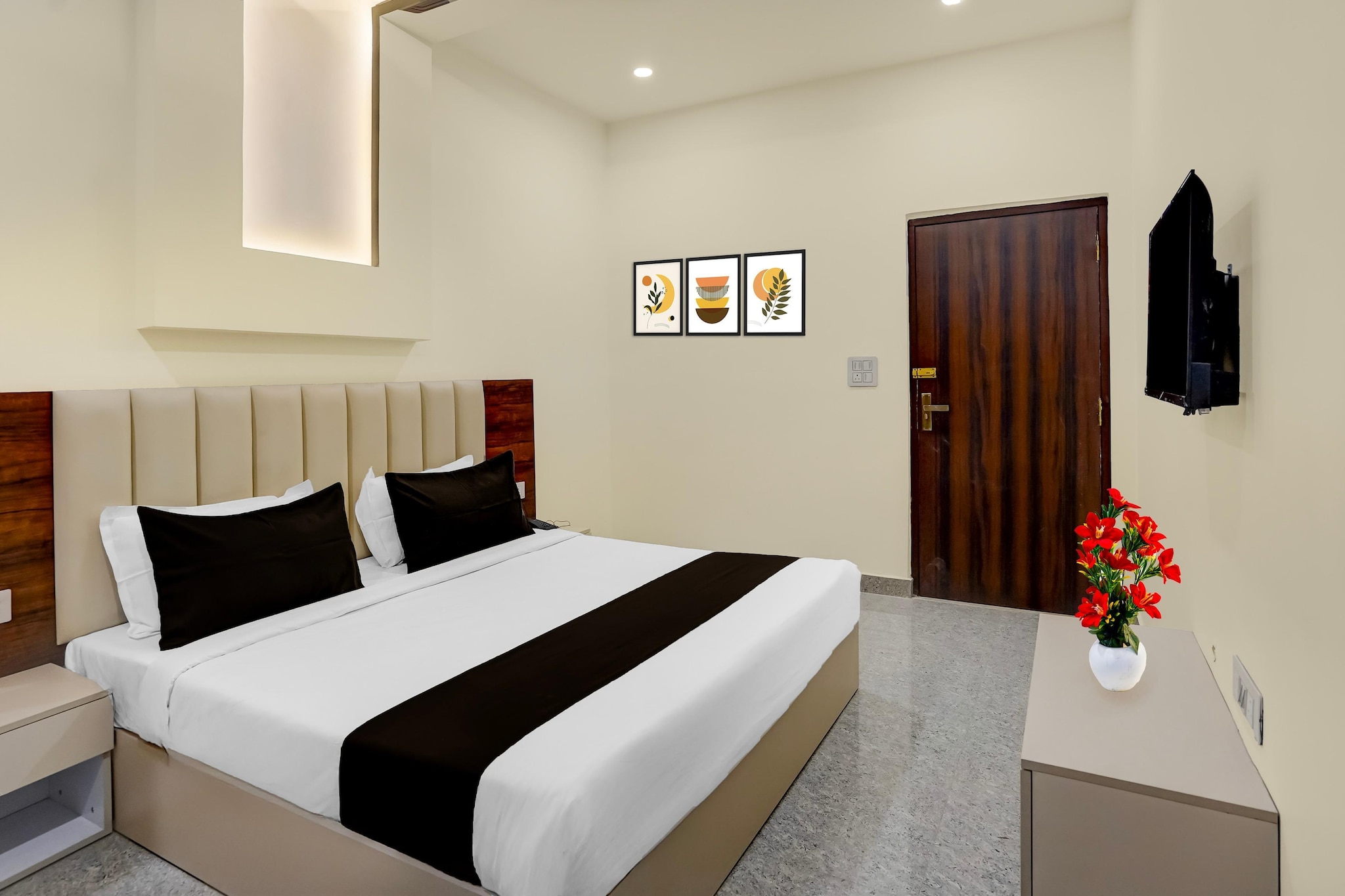 Super Townhouse Subharti University