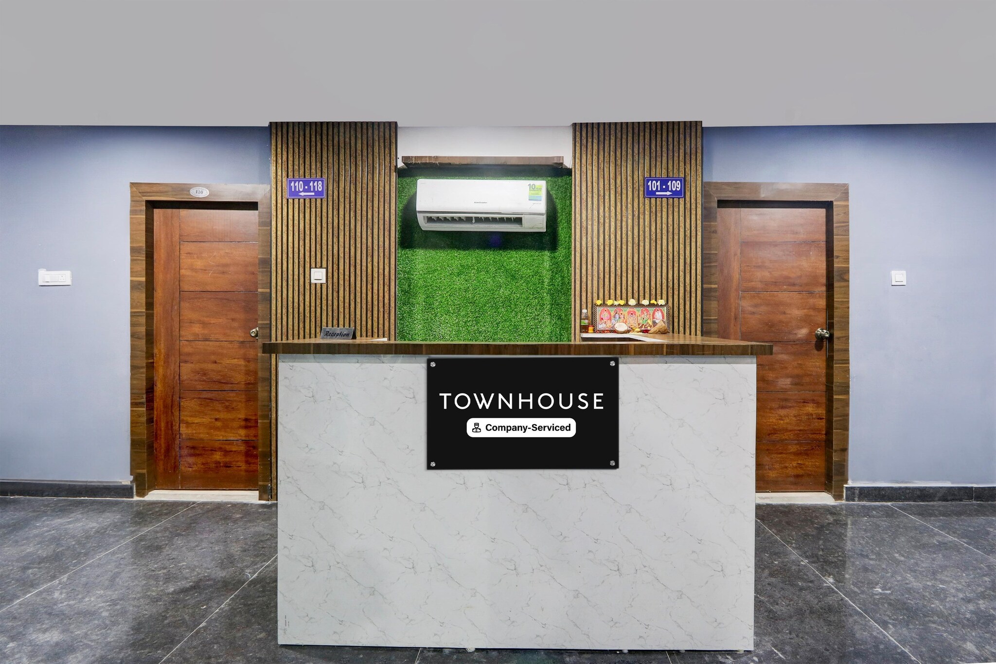 Ground floor: (bedroom(Parking, Parking, double bed, TV, seating area, electric kettle, dishwasher, bathtub or shower, shower, washbasin, toilet, lift, Towels for a fee, telephone, shampoo, body soap, hot water, Floor mattress), bathroom)