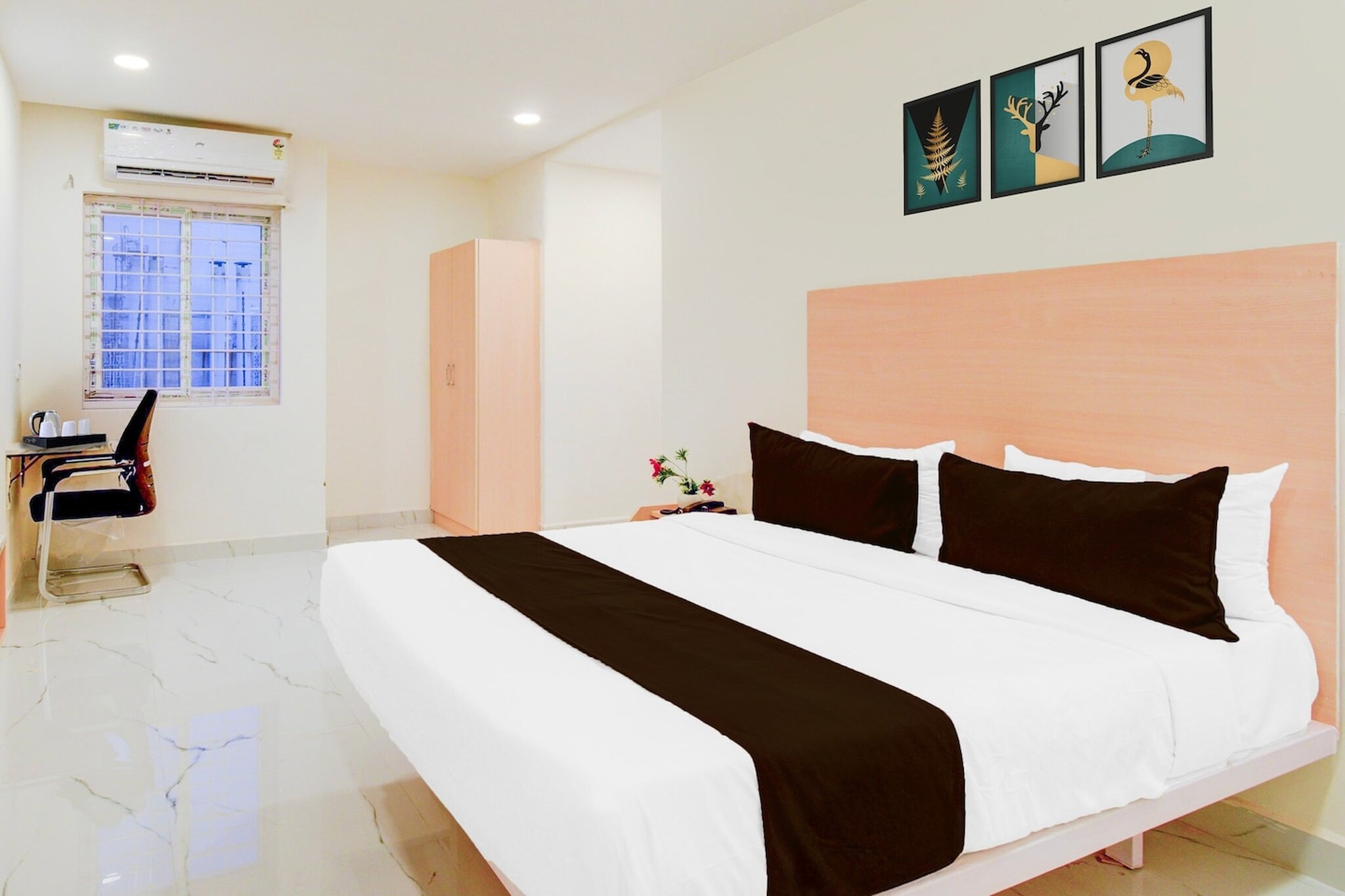 Super Townhouse JP Nagar Miyapur Miyapur is located in Lingampalli, 12 km from ISB and 17 km from Golkonda Fort. With a restaurant, the 4-star hotel has air-conditioned rooms with free WiFi, each with a private bathroom. The accommodation provides room service, a 24-hour front desk and luggage storage for guests.
All units at the hotel are equipped with a seating area and a flat-screen TV with satellite channels. The units include a desk.
A continental breakfast is available at Super Townhouse JP Nagar Miyapur.
City Centre Mall is 18 km from the accommodation, while Ravindra Bharathi is 19 km away. Rajiv Gandhi International Airport is 38 km from the property.
Unmarried couples are warmly welcome at this property.
Guests with local ID proof are warmly welcome.
Early Check-In Policy: A full day’s room rate will be charged for check-ins before 6:00 AM. Complimentary early check-in is available between 6:00 AM and 10:00 AM, subject to room availability.
Check-in is only available to guests aged 18 and above. Please provide a government-issued ID to confirm your age.
