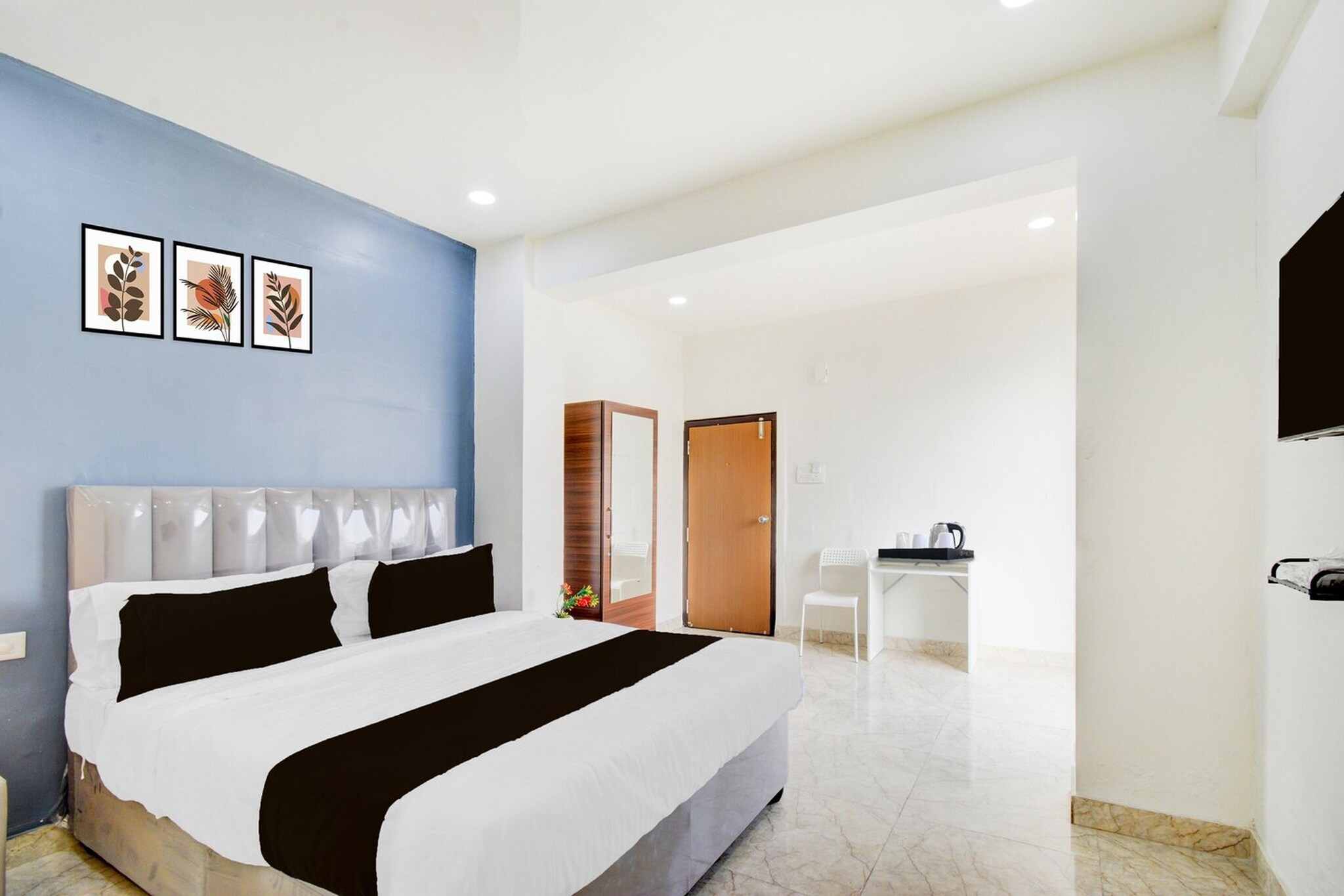 Comfortable Accommodations: Townhouse Oak Nagole Metro Station Formerly Saka Arcade in Hyderabad offers family rooms with air-conditioning, private bathrooms, work desks, and free toiletries. Each room includes a TV, wardrobe, and tiled floors.

Dining Experience: The family-friendly restaurant serves Indian cuisine for lunch and dinner. Guests can enjoy meals in a welcoming ambience, complemented by free WiFi throughout the property.

Convenient Facilities: The hotel features a lift, 24-hour front desk, housekeeping service, room service, and luggage storage. Additional amenities include a seating area and free toiletries.

Nearby Attractions: Located 27 km from Rajiv Gandhi International Airport, the hotel is close to Snow World (15 km), Charminar (15 km), and other attractions.

Early Check-In Policy: A full day’s room rate will be charged for check-ins before 6:00 AM. Complimentary early check-in is available between 6:00 AM and 10:00 AM, subject to room availability.

Check-in is only available to guests aged 18 and above. Please provide a government-issued ID to confirm your age.

Check-in is only available to guests aged 18 and above. Please provide a government-issued ID to confirm your age.