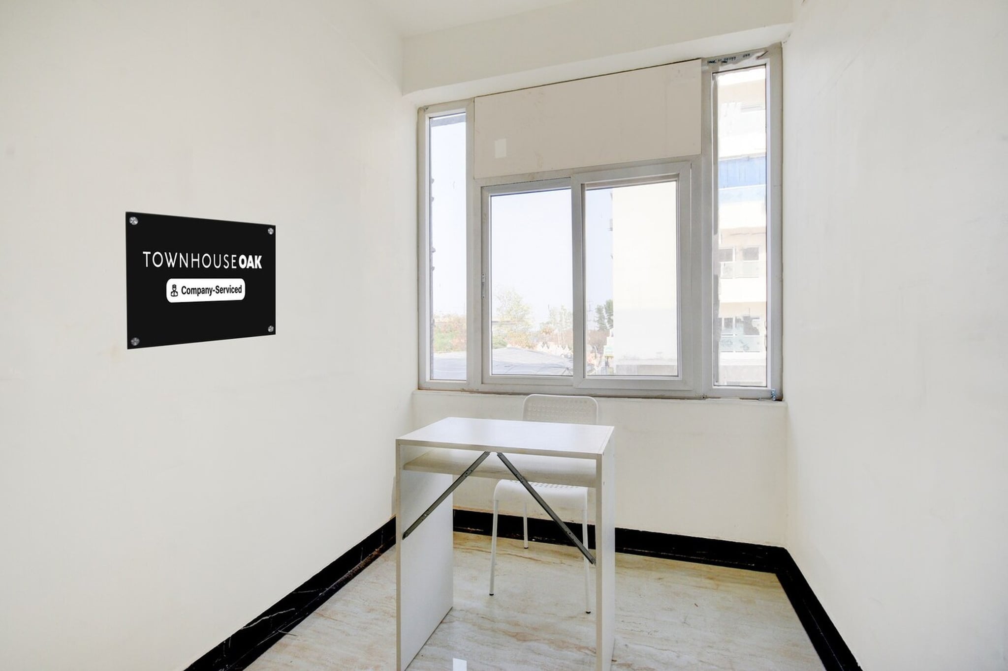 Ground floor: (bedroom(double bed, TV, seating area, air conditioning, Towels incl., telephone), bathroom(bathtub or shower, shower, washbasin, toilet, shampoo, body soap, hot water), Parking, lift)
