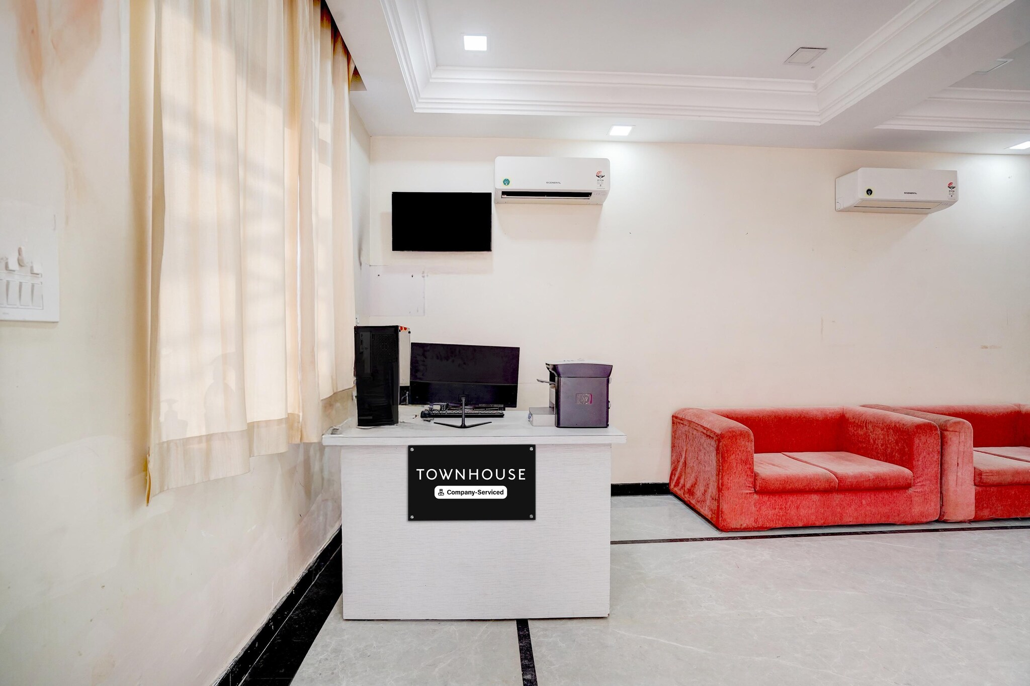 Ground floor: (bedroom(double bed, TV, seating area, balcony, air conditioning, telephone), bathroom(bathtub or shower, shower, washbasin, toilet, Towels incl., shampoo, body soap, hot water))\n\nParking, lift