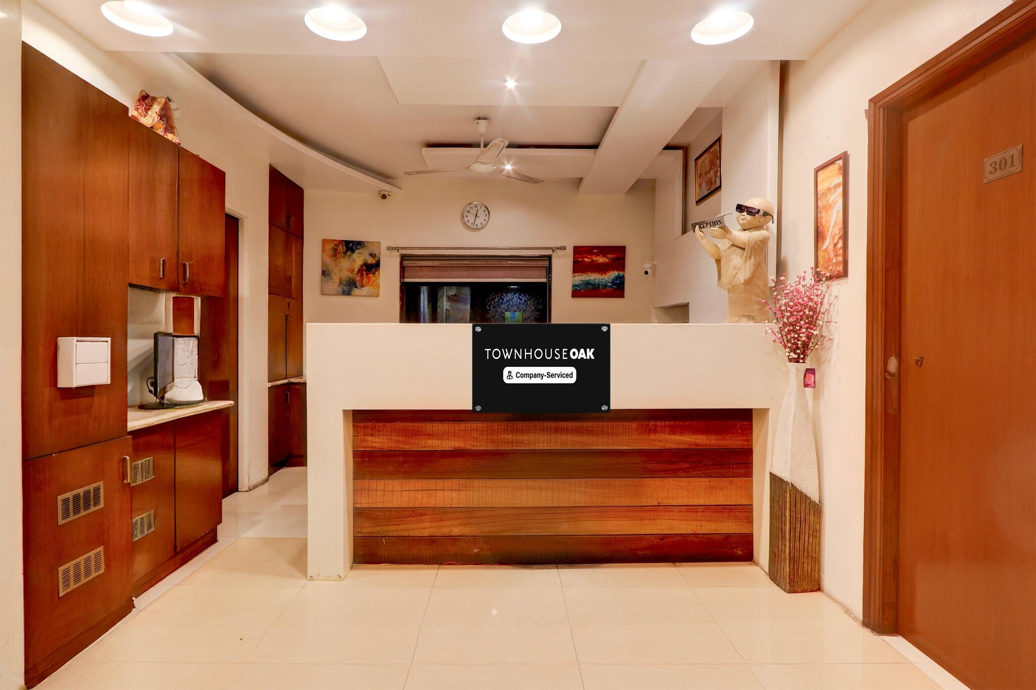 Ground floor: (bedroom(double bed, TV, seating area, air conditioning, telephone), bathroom(bathtub or shower, shower, washbasin, toilet, Towels incl., shampoo, body soap, hot water), parking, lift)