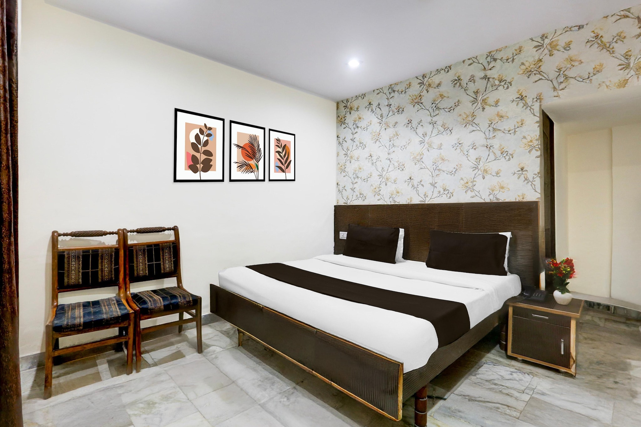Comfortable Accommodations: Super Hotel O Subhani Building Formerly Hotel Amande in Ludhiana offers family rooms with air-conditioning, private bathrooms, and free WiFi. Each room includes a work desk, seating area, TV, and free toiletries.
Convenient Facilities: Guests can enjoy a lounge, 24-hour front desk, daily housekeeping service, room service, and luggage storage. The hotel provides free WiFi throughout the property, ensuring connectivity for all visitors.
Prime Location: Located a 14-minute walk from Ludhiana Junction Railway Station and 11 km from Ludhiana Airport, the hotel is situated near Neem Wala Chowk. Nearby attractions include Ludhiana Junction Railway Station and Ludhiana Airport.
Couples in particular like the location – they rated it 9.5 for a two-person trip.
1.Unmarried couples are warmly welcome at this property.
2. Guests with local ID proof are warmly welcome.
3.Foreign guests are welcome and allowed to stay at this property without any restrictions
4.Early Check-In Policy: A full day’s room rate will be charged for check-ins before 6:00 AM. Complimentary early check-in is available between 6:00 AM and 10:00 AM, subject to room availability.
5.Check-in is only available to guests aged 18 and above. Please provide a government-issued ID to confirm your age.