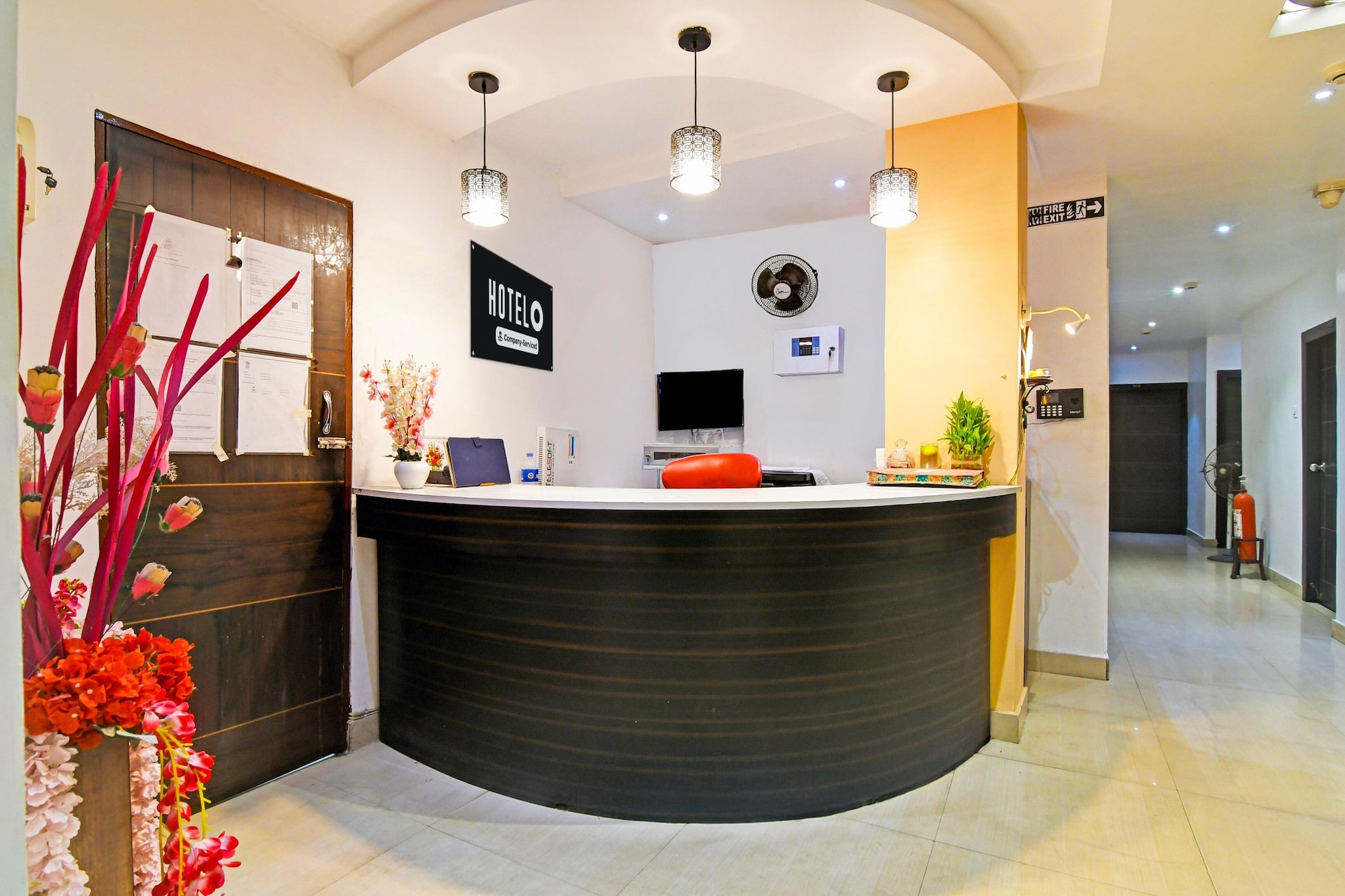 Ground floor: (bedroom(double bed, TV, seating area, air conditioning, telephone), bathroom(bathtub or shower, washbasin, toilet, Towels incl., shampoo, body soap, hot water), Parking, lift)
