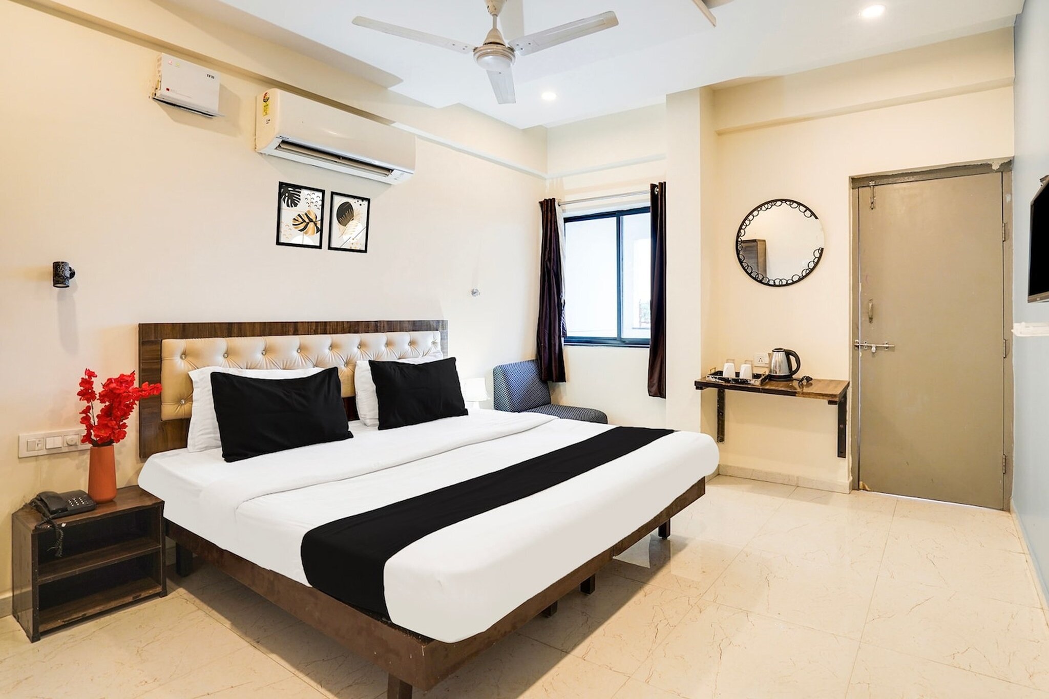 Comfortable Accommodations: Super Hotel O Hingna Road Wanadongri in Nagpur offers family rooms with air-conditioning, private bathrooms, work desks, and free WiFi. Each room includes a TV, wardrobe, and tiled floors.
Convenient Facilities: Guests enjoy a lounge, lift, 24-hour front desk, daily housekeeping service, and room service. Additional amenities include free toiletries, bath or shower, and a seating area.
Prime Location: Located 6 km from Dr. Babasaheb Ambedkar International Airport, the hotel is near attractions such as Ambazari Lake (7 km), Vidarbha Cricket Association Stadium (14 km), and Deekshabhoomi (10 km). Highly rated by guests.
Check-in is only available to guests aged 18 and above. Please provide a government-issued ID to confirm your age.