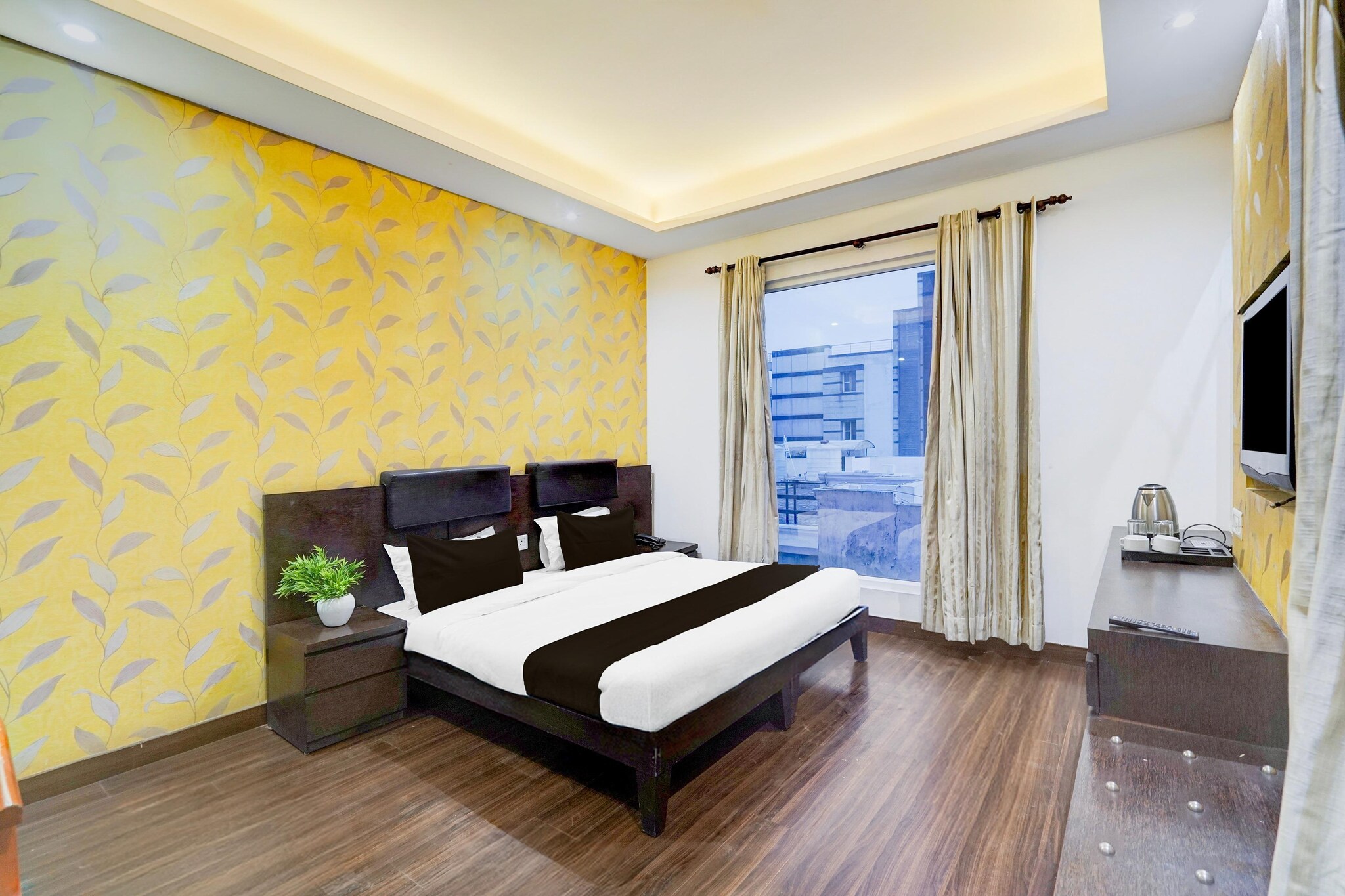 Located within 16 km of Swaminarayan Akshardham and 17 km of Tughlaqabad Fort, Super Townhouse Sector 51 Noida Near Metro Station provides rooms with air conditioning and a private bathroom in Noida. This 3-star hotel offers room service, a 24-hour front desk and free WiFi. The hotel features family rooms. Guest rooms at the hotel are equipped with a seating area, a flat-screen TV with satellite channels and a private bathroom with free toiletries and a bath or shower. The rooms include a desk. Guests at Super Townhouse Sector 51 Noida Near Metro Station can enjoy a continental breakfast. Humayun's Tomb is 19 km from the accommodation, while National Gandhi Museum is 19 km away. Hindon Airport is 17 km from the property.
Unmarried couples are warmly welcome at this property.
Guests with local ID proof are warmly welcome.
Early Check-In Policy: A full day’s room rate will be charged for check-ins before 6:00 AM. Complimentary early check-in is available between 6:00 AM and 10:00 AM, subject to room availability.
Check-in is only available to guests aged 18 and above. Please provide a government-issued ID to confirm your age.