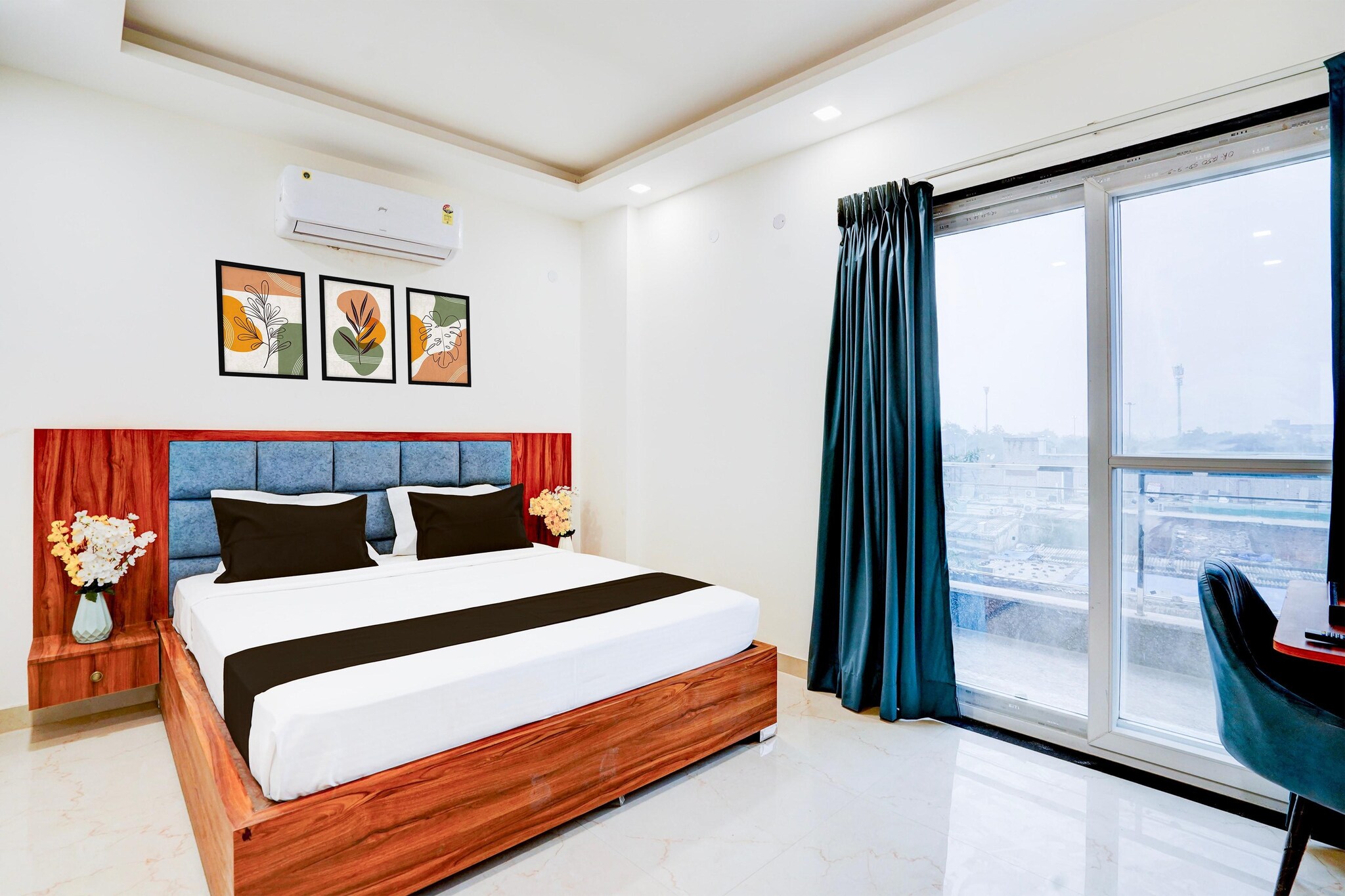 Situated within 19 km of Swaminarayan Akshardham and 20 km of Tughlaqabad Fort, Mordern Stays at Sector 93 Noida Expressway features rooms with air conditioning and a private bathroom in Noida. Among the facilities at this property are room service and a 24-hour front desk, along with free WiFi throughout the property. The hotel has family rooms.
The rooms at the hotel are fitted with a seating area, a flat-screen TV with satellite channels and a private bathroom with free toiletries and a shower. All rooms have a desk.
Humayun's Tomb is 21 km from Mordern Stays at Sector 93 Noida Expressway, while Pragati Maidan is 23 km from the property. Hindon Airport is 28 km away.
Unmarried couples are warmly welcome at this property.
Guests with local ID proof are warmly welcome.
Apologies, but we are currently unable to host foreign nationals at this property.
Early Check-In Policy: A full day’s room rate will be charged for check-ins before 6:00 AM. Complimentary early check-in is available between 6:00 AM and 10:00 AM, subject to room availability.
Check-in is only available to guests aged 18 and above. Please provide a government-issued ID to confirm your age.