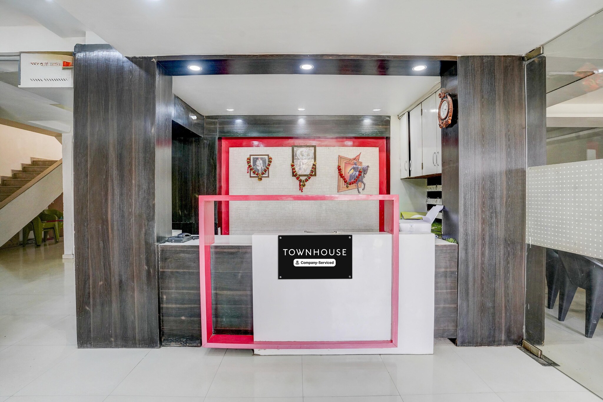 Ground floor: (bedroom(double bed, TV, seating area, air conditioning, telephone), bathroom(bathtub or shower, washbasin, toilet, Towels incl., shampoo, body soap, hot water), Parking, lift)