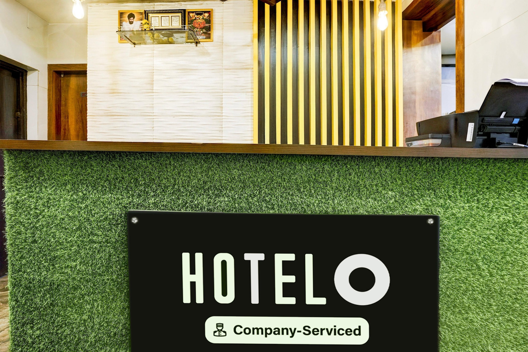 Ground floor: (bedroom(double bed, TV, seating area, air conditioning, Towels incl., telephone), bathroom(bathtub or shower, shower, washbasin, toilet, shampoo, body soap, hot water), Parking)
