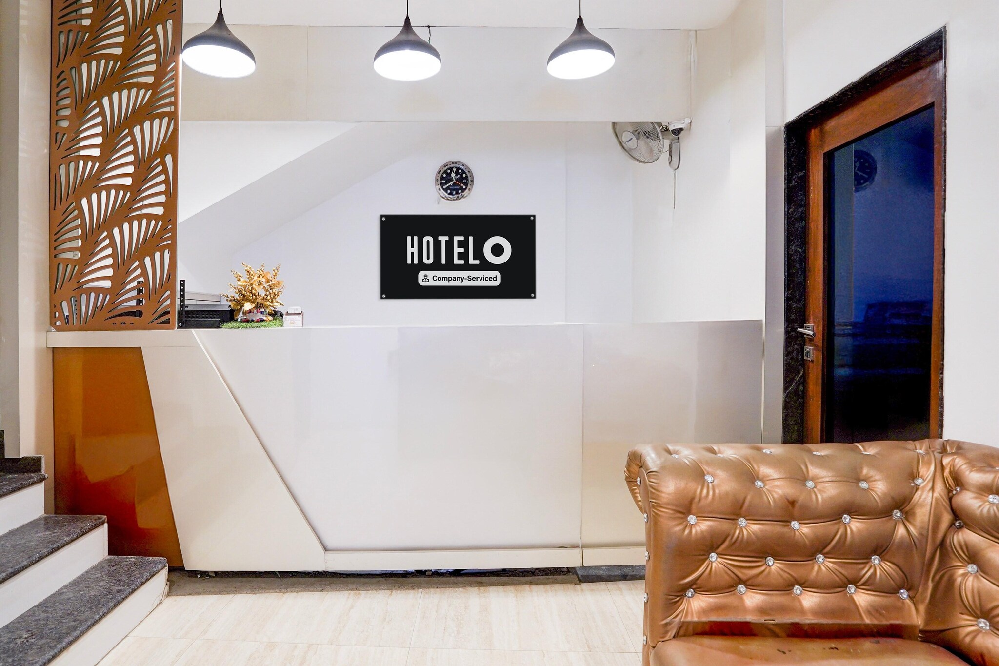 Ground floor: (bedroom(double bed, TV, seating area, air conditioning, telephone), bathroom(bathtub or shower, shower, washbasin, toilet, Towels incl., shampoo, body soap, hot water), parking, lift)