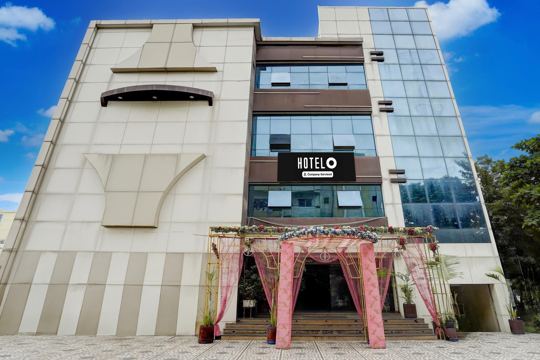 Hotel O Rani Durgawati Crossway