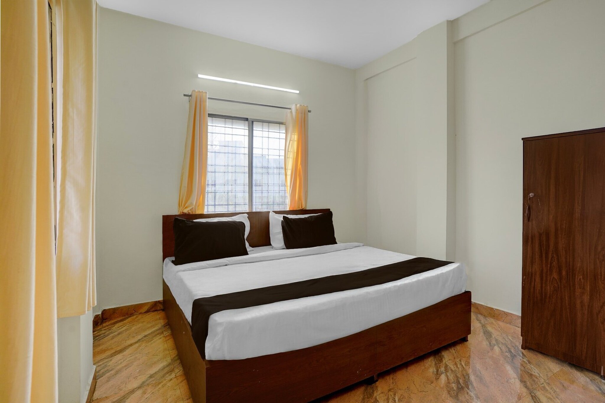 Enjoy a comfortable and hassle-free experience at our thoughtfully designed property. Each room is equipped with modern amenities, cozy bedding, and elegant decor to make you feel right at home. Located conveniently with easy access to public transport and major attractions, it's perfect for both business and leisure travelers. Cleanliness and guest comfort are our top priorities, and our team is available 24/7 to assist you throughout your stay.
Check-in is only available to guests aged 18 and above. Please provide a government-issued ID to confirm your age.