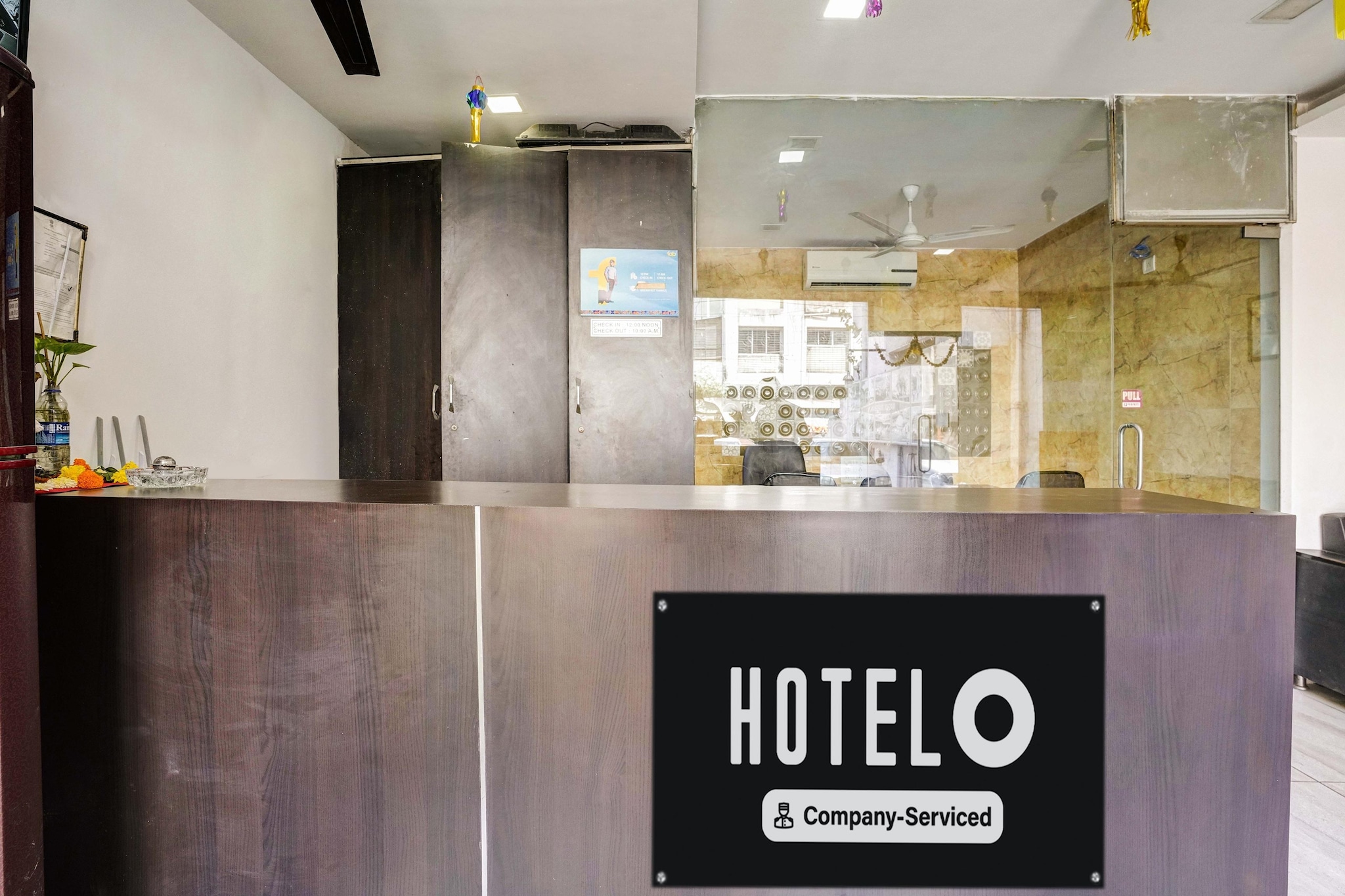 Ground floor: (bedroom(double bed, TV, seating area, air conditioning, telephone), bathroom(bathtub or shower, washbasin, toilet, Towels incl., shampoo, body soap, hot water), Parking, Laundry Package incl.)