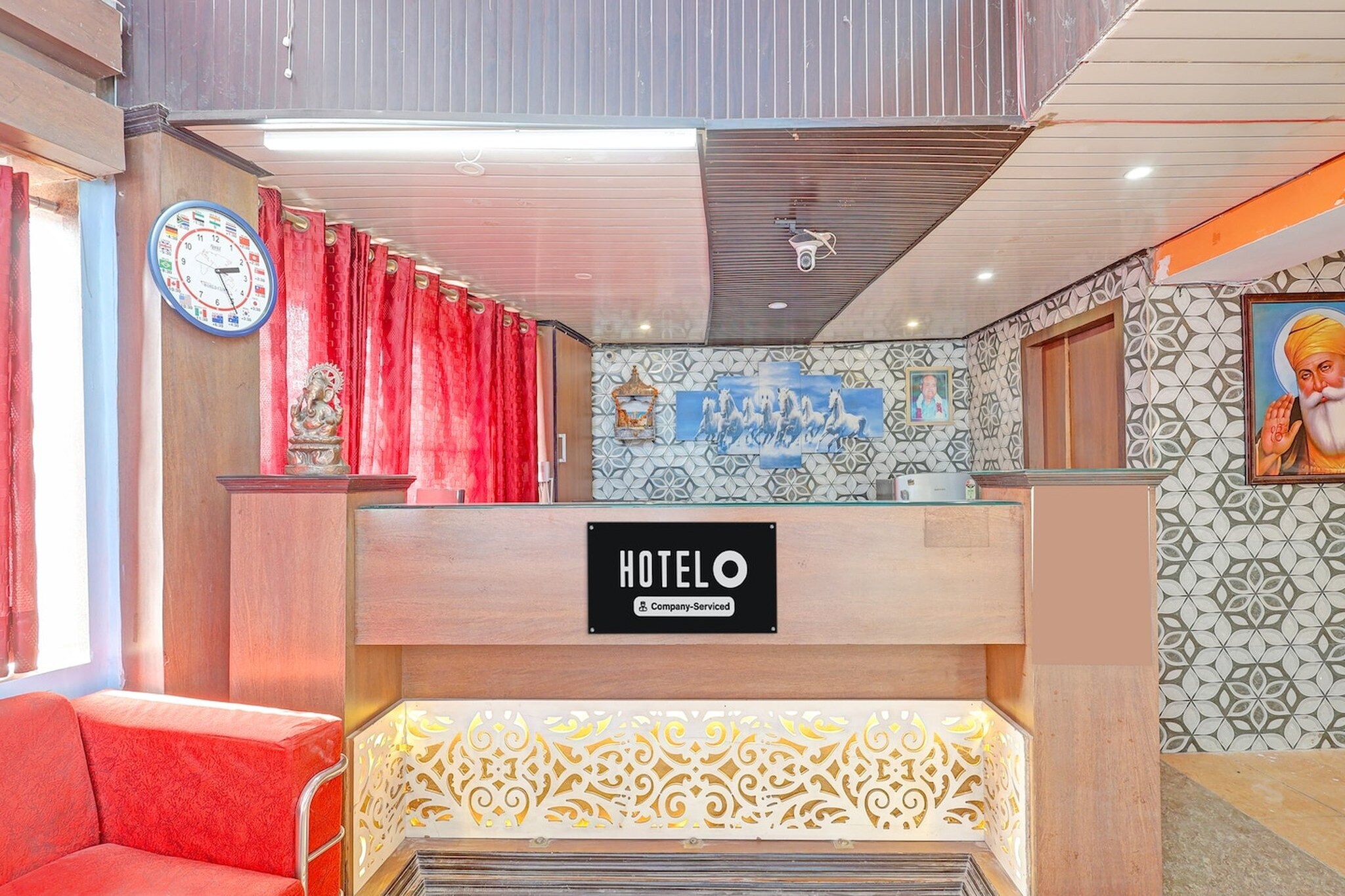 Ground floor: (bedroom(double bed, TV, seating area, seating area, air conditioning, telephone), bathroom(bathtub or shower, shower, washbasin, toilet, Towels incl., shampoo, body soap, hot water), Parking)