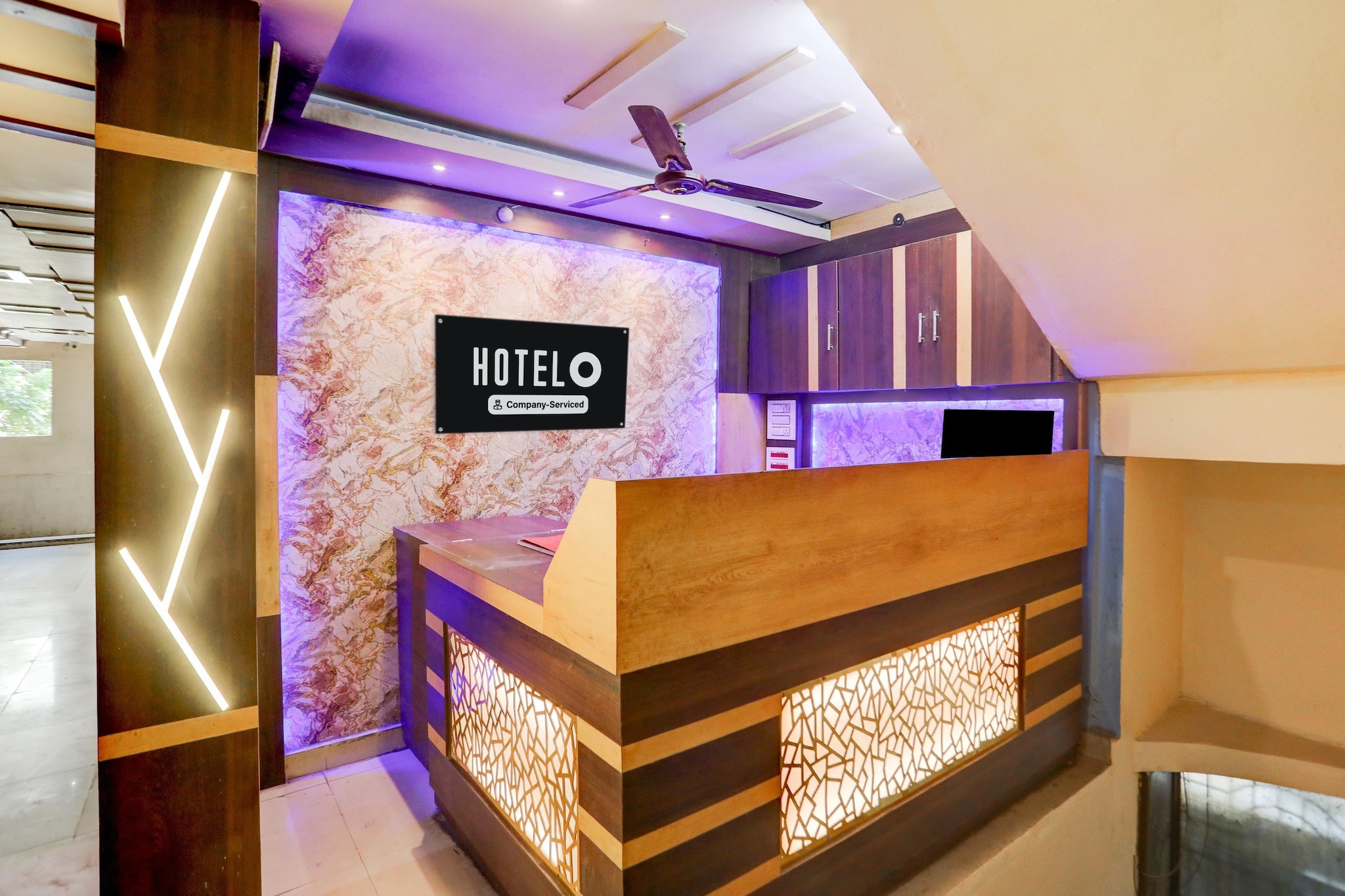 Ground floor: (bedroom(double bed, TV, seating area, air conditioning, Towels incl., telephone), bathroom(bathtub or shower, shower, washbasin, toilet, shampoo, body soap, hot water))