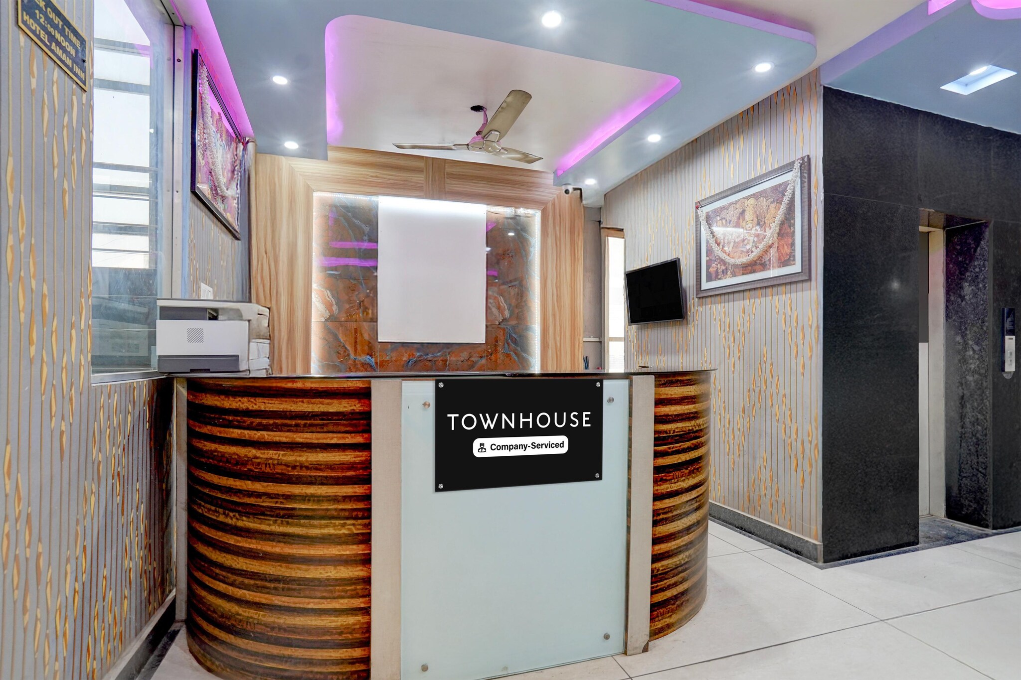 Ground floor: (bedroom(double bed, TV, seating area, air conditioning, telephone), bathroom(bathtub or shower, washbasin, toilet, Towels incl., shampoo, body soap, hot water), lift, Laundry Package incl.)