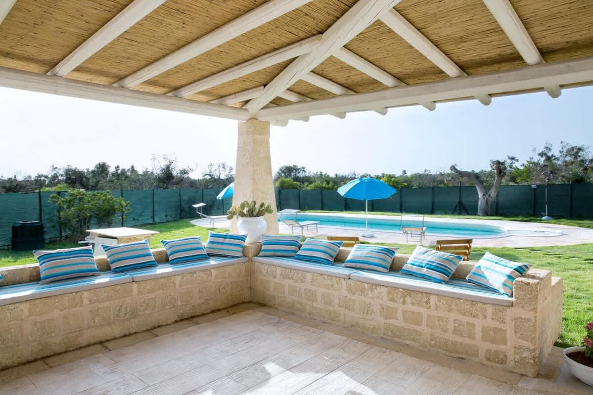 Prestige Pool Trullo - Torre Suda - Terrasbalkon
