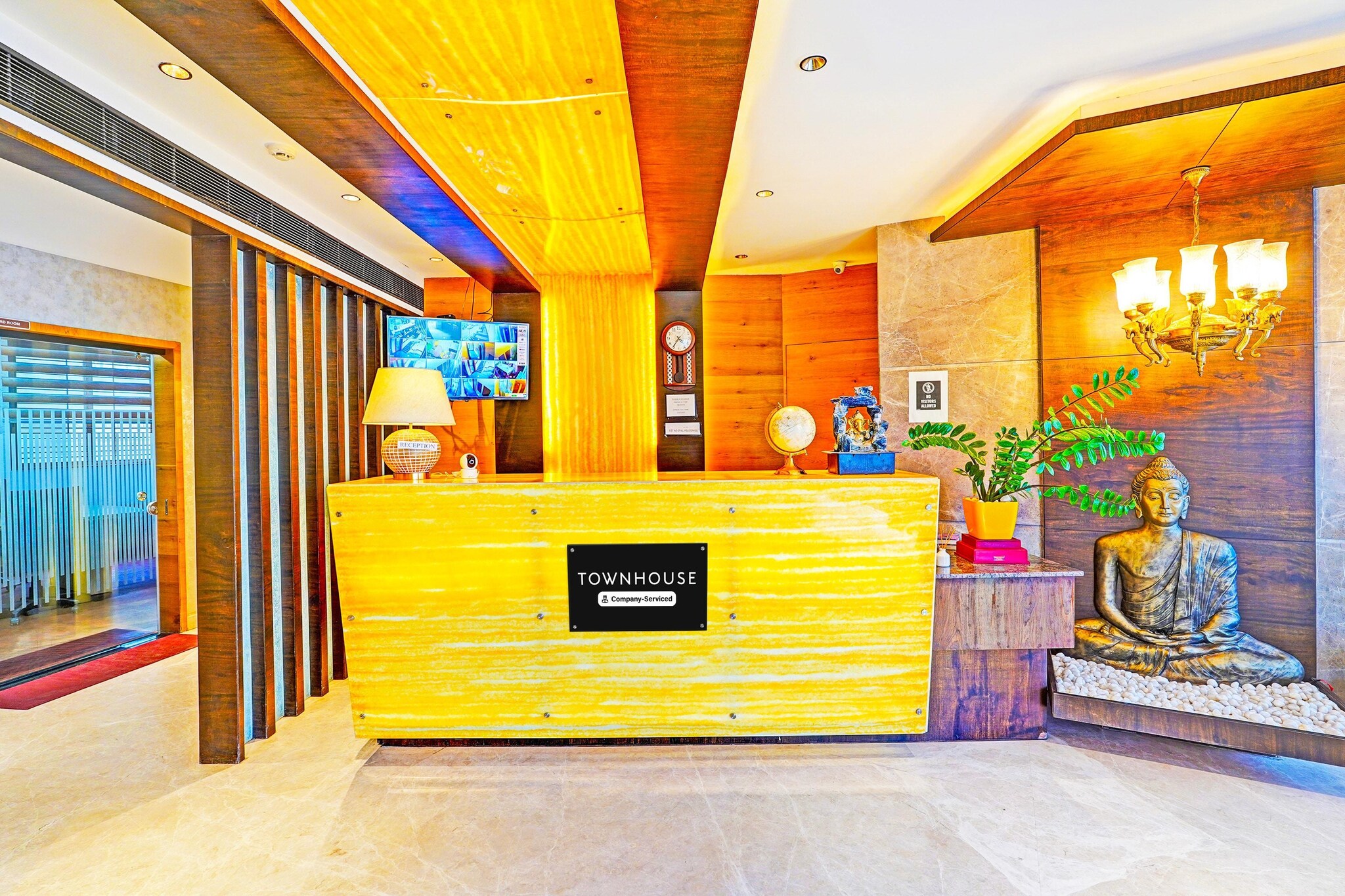 Ground floor: (bedroom(double bed, TV, seating area, air conditioning, telephone), bathroom(bathtub or shower, shower, washbasin, toilet, Towels incl., shampoo, body soap, hot water), parking, lift)