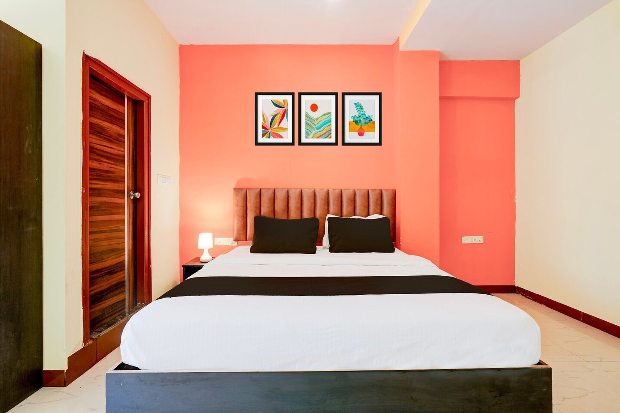 Ground floor: (bedroom(double bed, TV, seating area, air conditioning, telephone), bathroom(bathtub or shower, shower, washbasin, toilet, Towels incl., shampoo, body soap, hot water), parking)