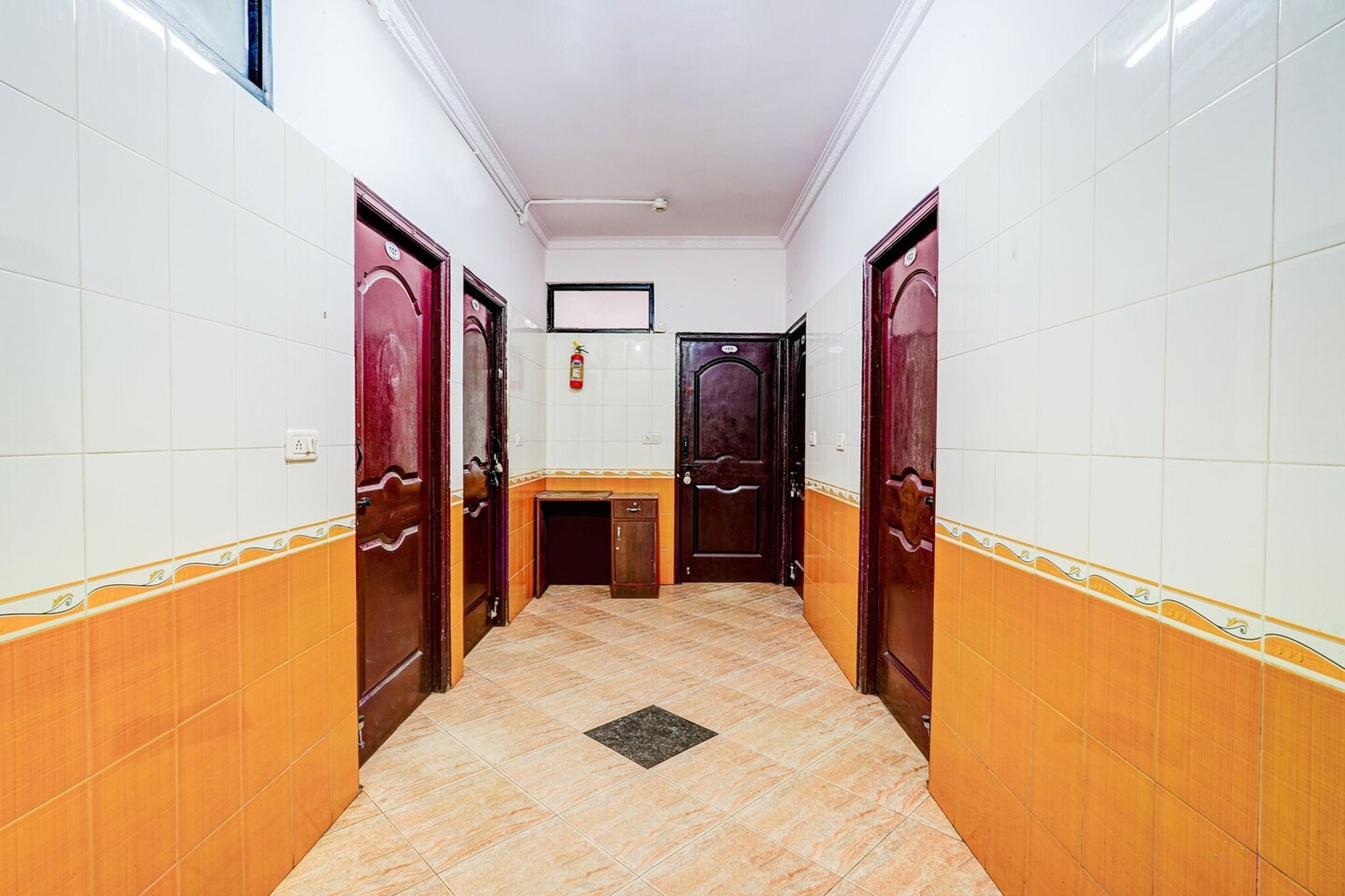 Ground floor: (bedroom(double bed, TV, seating area, air conditioning, telephone), bathroom(bathtub or shower, shower, washbasin, toilet, Towels incl., shampoo, body soap, hot water), parking, lift)