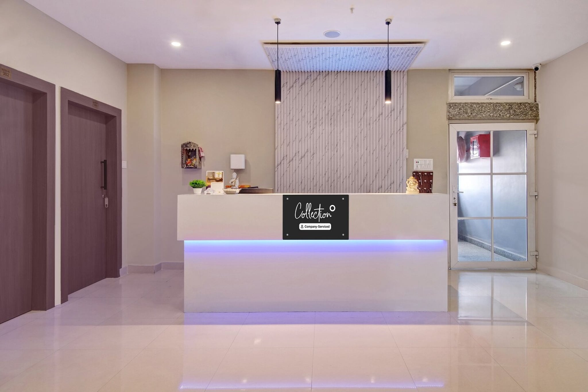 Ground floor: (bedroom(double bed, TV, seating area, air conditioning, Towels incl., telephone), bathroom(bathtub or shower, shower, washbasin, toilet, shampoo, body soap, hot water), Parking, lift)