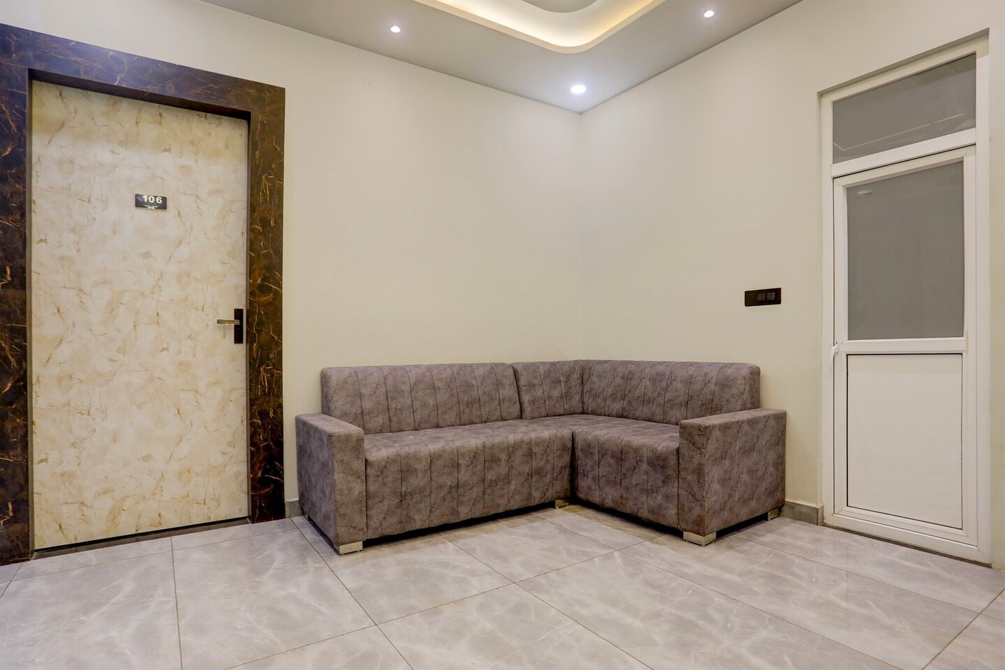Ground floor: (bedroom(double bed, TV, seating area, air conditioning, telephone), bathroom(bathtub or shower, washbasin, toilet, Towels incl., shampoo, body soap, hot water))