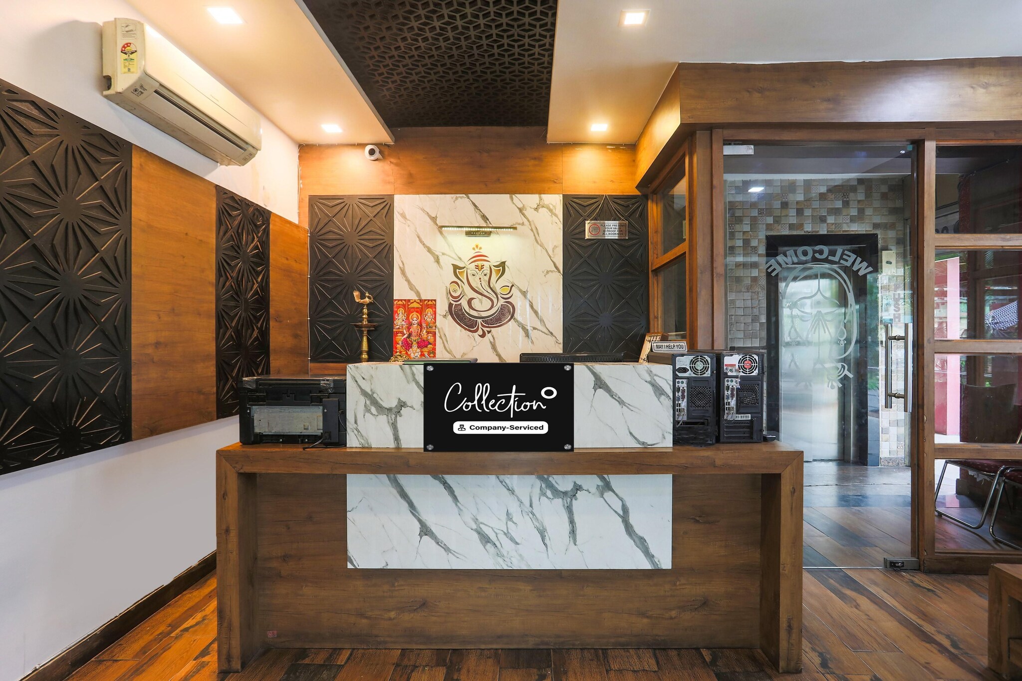 Ground floor: (bedroom(double bed, TV, seating area, air conditioning, telephone), bathroom(bathtub or shower, washbasin, toilet, Towels incl., shampoo, body soap, hot water), Parking, lift)