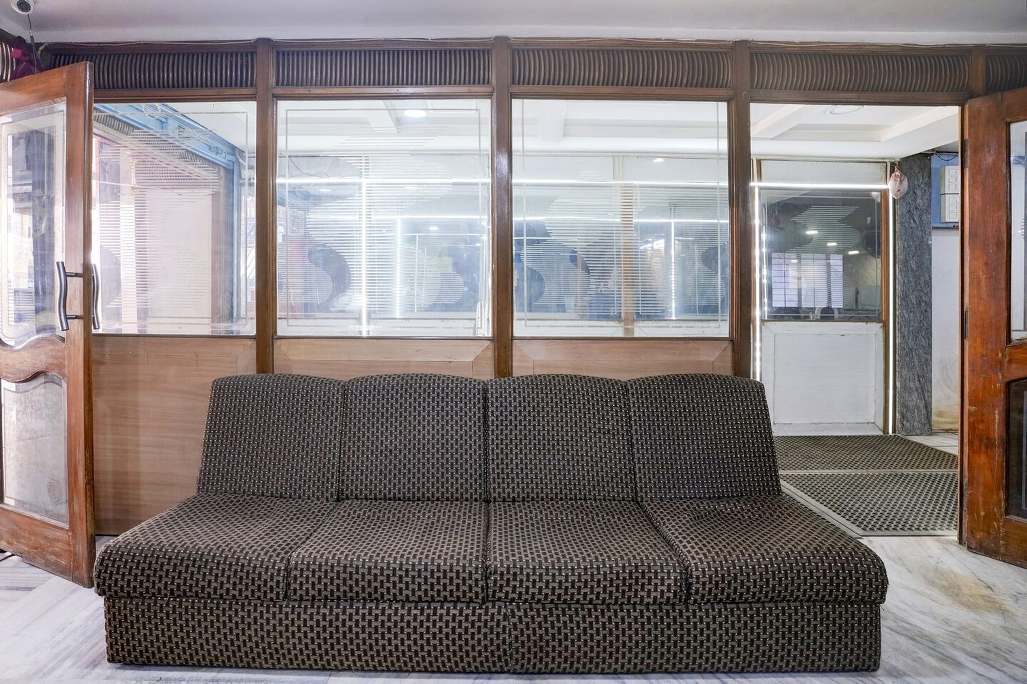Ground floor: (bedroom(double bed, TV, seating area, air conditioning, lift, telephone, Floor mattress), bathroom(bathtub or shower, shower, washbasin, toilet, Towels incl., shampoo, body soap, hot water), parking, lift)