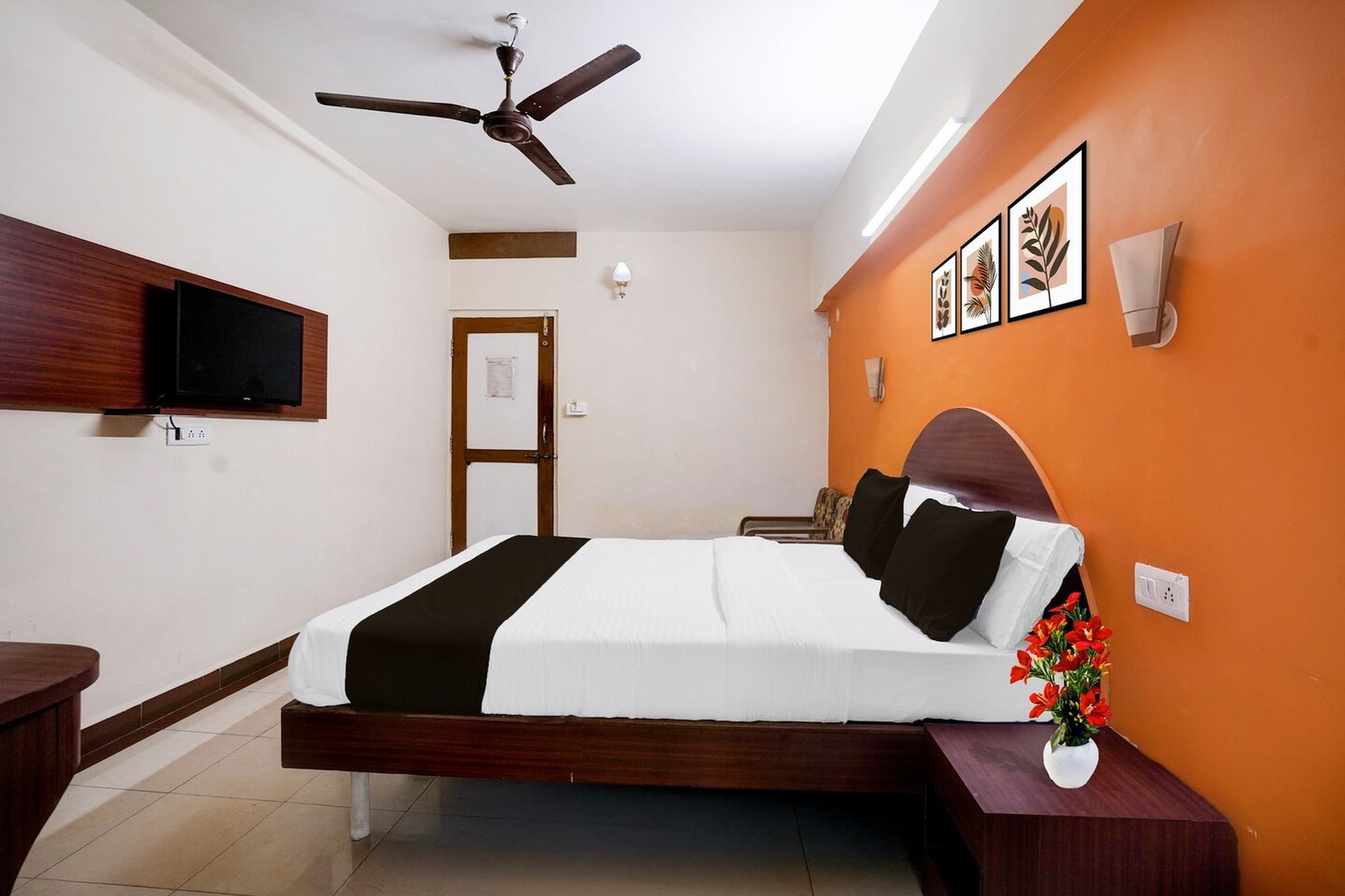 Comfortable Accommodations: Super Collection O Hubli City Center Formerly Chalukya Residency in Hubli offers family rooms with air-conditioning, private bathrooms, work desks, and seating areas. Each room includes free toiletries, a bath or shower, TV, and tiled floors.
Essential Facilities: Guests enjoy free WiFi, a lift, 24-hour front desk, housekeeping service, room service, and luggage storage. The hotel provides a welcoming environment with English and Hindi spoken at reception.
Convenient Location: Located 5 km from Hubli Airport, the hotel is situated on Court Circle, Club Road, Deshpande Nagar. Nearby attractions include Hubli-Dharwad Railway Station and Hubli Central Bus Station, each 5 km away.
Unmarried couples are warmly welcome at this property.
Guests with local ID proof are warmly welcome.
Early Check-In Policy: A full day’s room rate will be charged for check-ins before 6:00 AM. Complimentary early check-in is available between 6:00 AM and 10:00 AM, subject to room availability.
Check-in is only available to guests aged 18 and above. Please provide a government-issued ID to confirm your age.