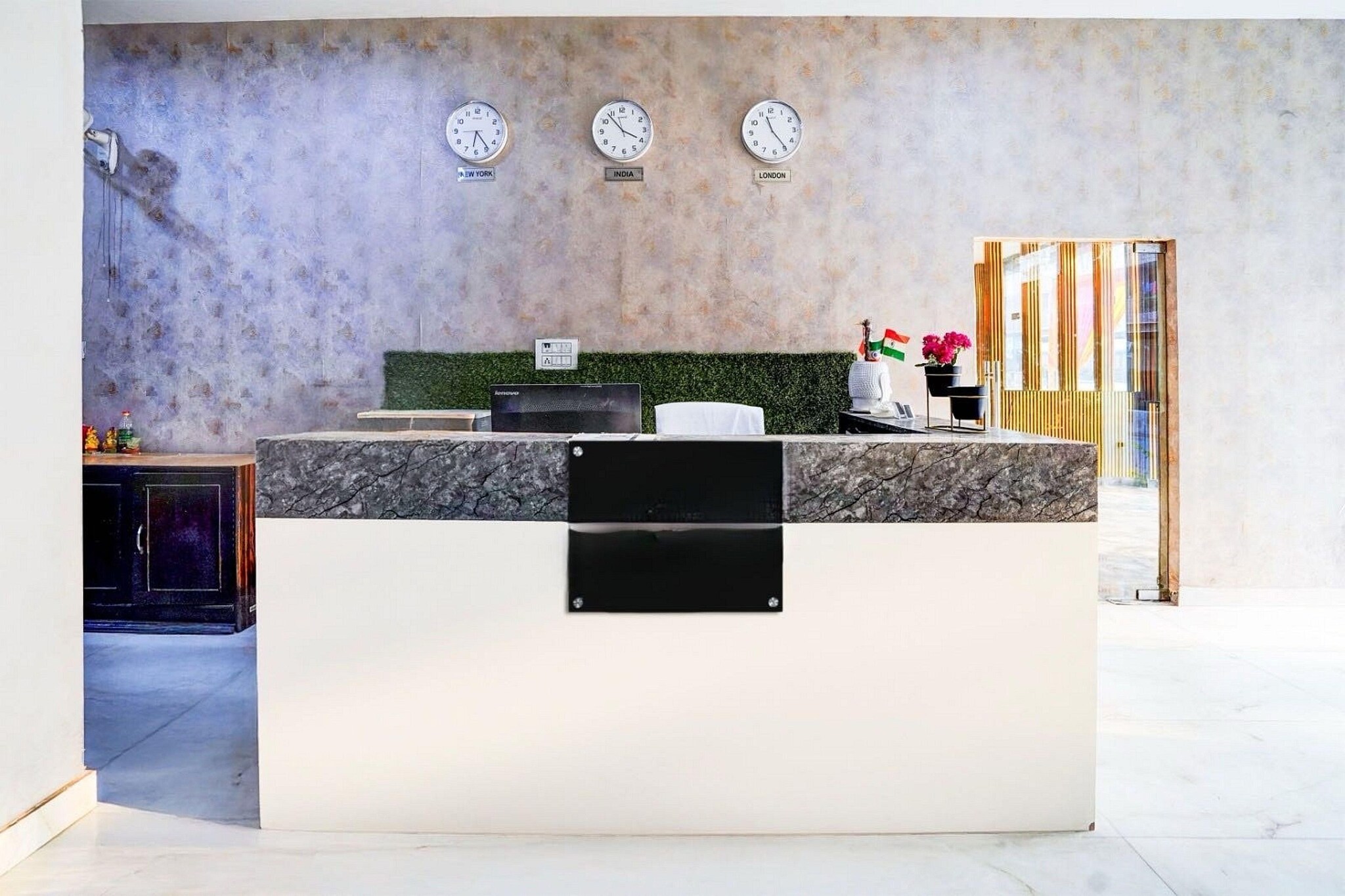 Ground floor: (bedroom(double bed, TV, seating area, air conditioning, telephone), bathroom(bathtub or shower, washbasin, toilet, Towels incl., shampoo, body soap, hot water))