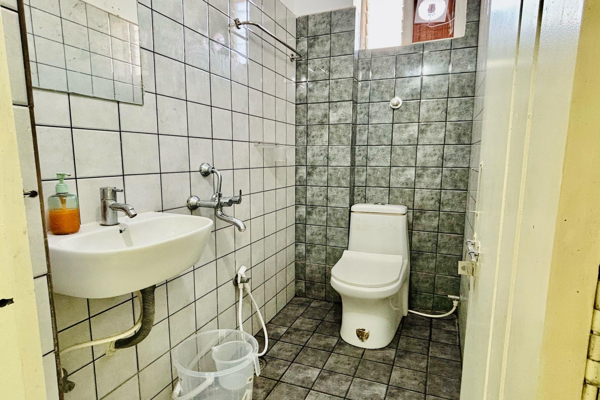 Hotel O Madhapur - Borabanda