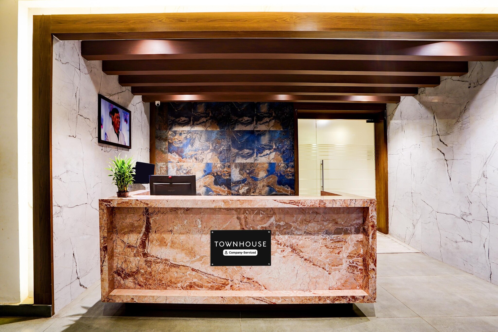 Ground floor: (bedroom(double bed, TV, seating area, air conditioning, telephone), bathroom(bathtub or shower, washbasin, toilet, Towels incl., shampoo, body soap, hot water), lift)