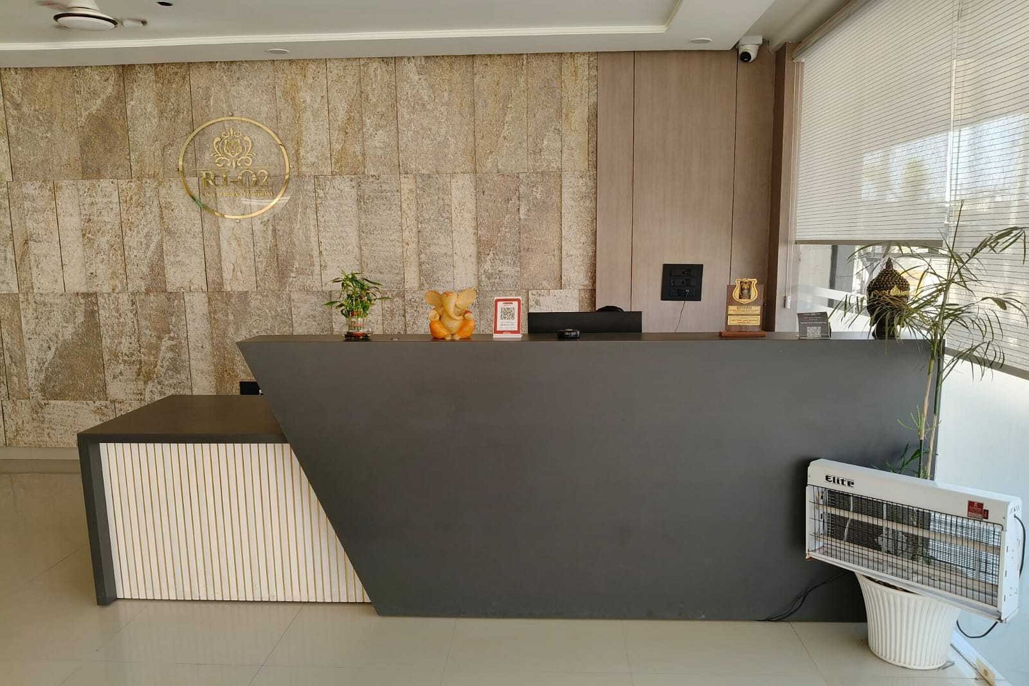 Ground floor: (bedroom(double bed, TV, seating area, air conditioning, telephone), bathroom(bathtub or shower, washbasin, toilet, Towels incl., shampoo, body soap, hot water), lift)