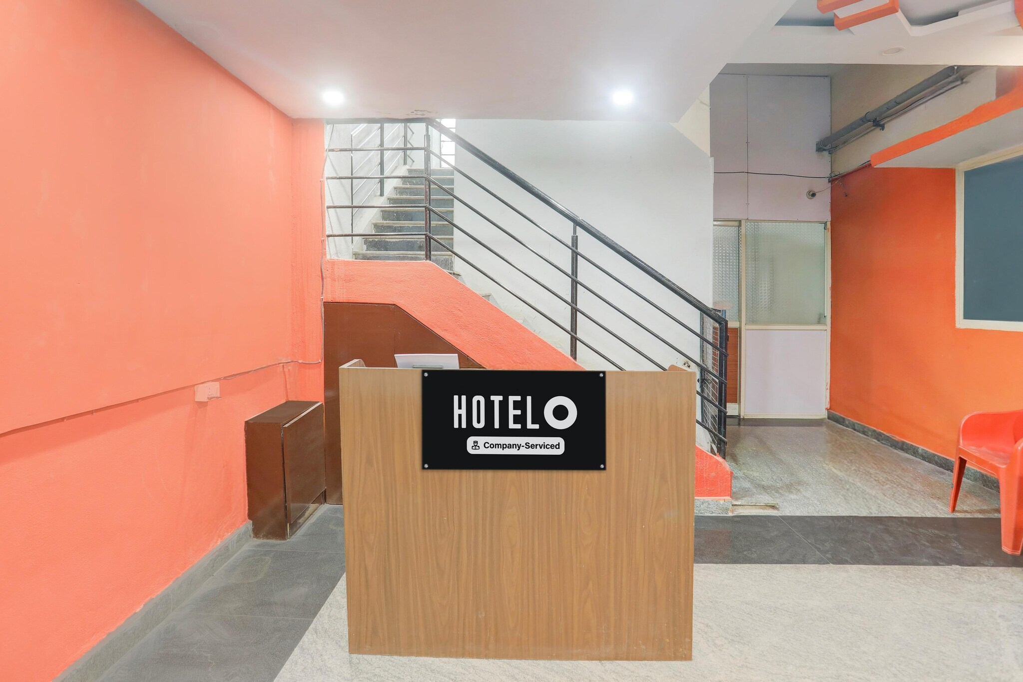 Ground floor: (bedroom(double bed, TV, seating area, air conditioning, telephone), bathroom(bathtub or shower, shower, washbasin, toilet, Towels incl., shampoo, body soap, hot water), parking, lift)