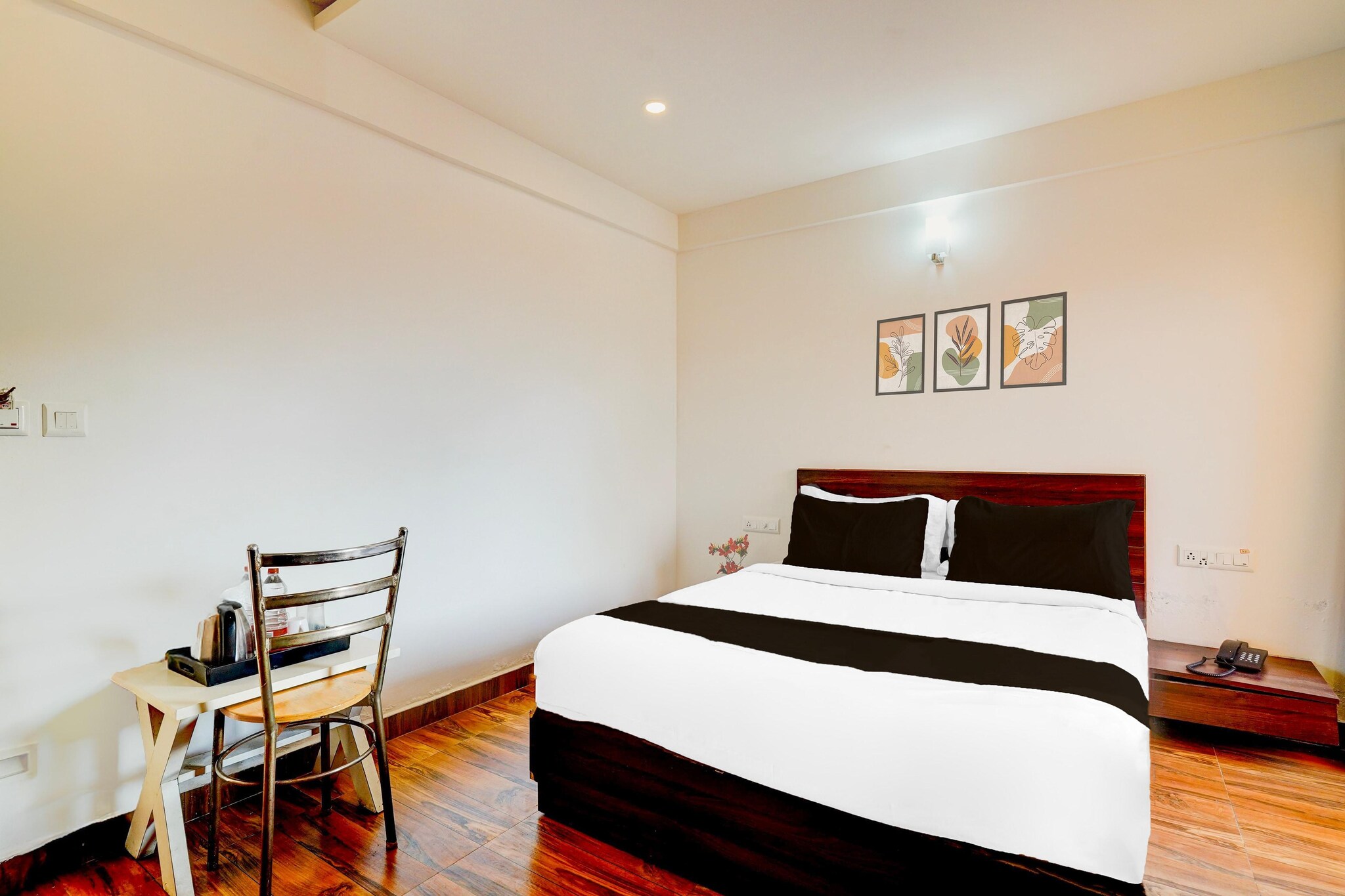 "Enjoy a comfortable and hassle-free experience at our thoughtfully designed property. Each room is equipped with modern amenities, cozy bedding, and elegant decor to make you feel right at home. Located conveniently with easy access to public transport and major attractions, it's perfect for both business and leisure travelers. Cleanliness and guest comfort are our top priorities, and our team is available 24/7 to assist you throughout your stay.
Foreign Guests Restricted: Apologies, but we are currently unable to host foreign nationals at this property.
1.Early Check-In Policy: A full day’s room rate will be charged for check-ins before 6:00 AM. Complimentary early check-in is available between 6:00 AM and 10:00 AM, subject to room availability.
2.heck-in is only available to guests aged 18 and above. Please provide a government-issued ID to confirm your age.