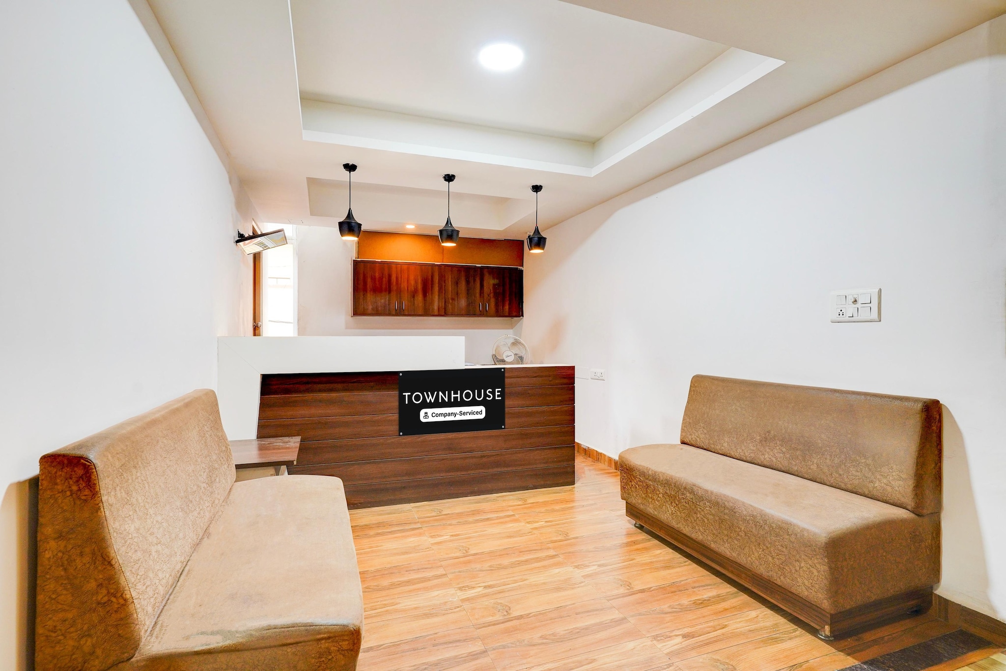 Ground floor: (bedroom(double bed, TV, seating area, air conditioning, telephone), bathroom(bathtub or shower, shower, washbasin, toilet, Towels incl., shampoo, body soap, hot water), parking)