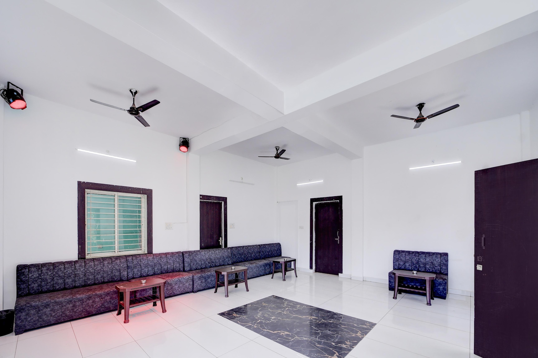 Ground floor: (bedroom(double bed, TV, seating area, air conditioning, telephone, Floor mattress), bathroom(bathtub or shower, shower, washbasin, toilet, Towels incl., shampoo, body soap, hot water))