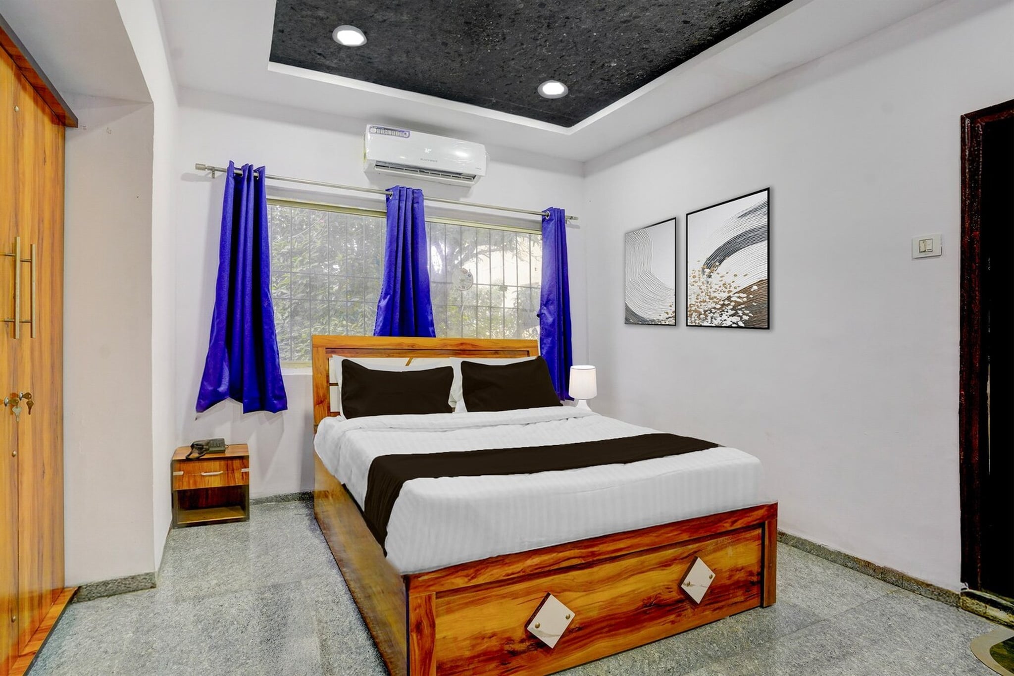 Set within 5.4 km of Aurangabad Railway Station and 6.5 km of Bibi Ka Maqbara, Townhouse Seven Hills Aurangabad offers rooms with air conditioning and a private bathroom in Aurangabad. With free WiFi, this 4-star hotel offers room service and a 24-hour front desk. The hotel features family rooms.
The units at the hotel come with a seating area, a flat-screen TV with satellite channels and a private bathroom with free toiletries and a bath or shower. The rooms feature a desk.
Daulatabad Fort is 18 km from Townhouse Seven Hills Aurangabad, while Ellora Caves is 32 km away. Aurangabad Airport is 3 km from the property.
1. Unmarried couples are warmly welcome at this property.
2. Guests with local ID proof are warmly welcome.
3.Early Check-In Policy: A full day’s room rate will be charged for check-ins before 6:00 AM. Complimentary early check-in is available between 6:00 AM and 10:00 AM, subject to room availability.
4.Foreign guests are welcome and allowed to stay at this property without any restrictions
Check-in is only available to guests aged 18 and above. Please provide a government-issued ID to confirm your age.