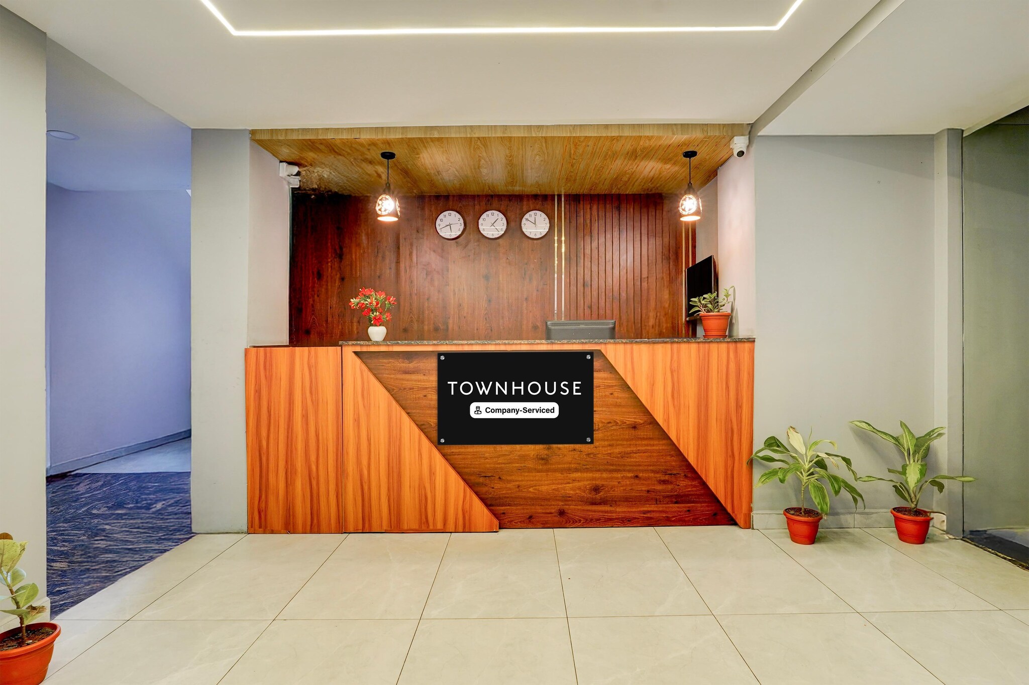 Ground floor: (bedroom(double bed, TV, seating area, air conditioning, telephone), bathroom(bathtub or shower, shower, washbasin, toilet, Towels incl., shampoo, body soap, hot water), Parking, lift)